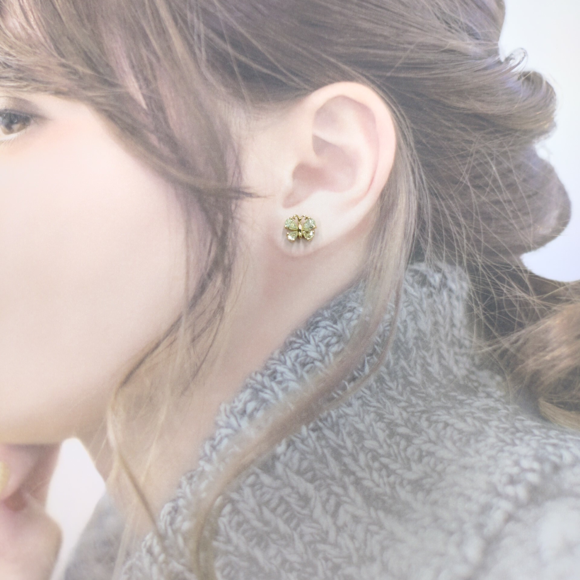 18K White Gold 1.43ct Fancy Yellow Diamond Earrings