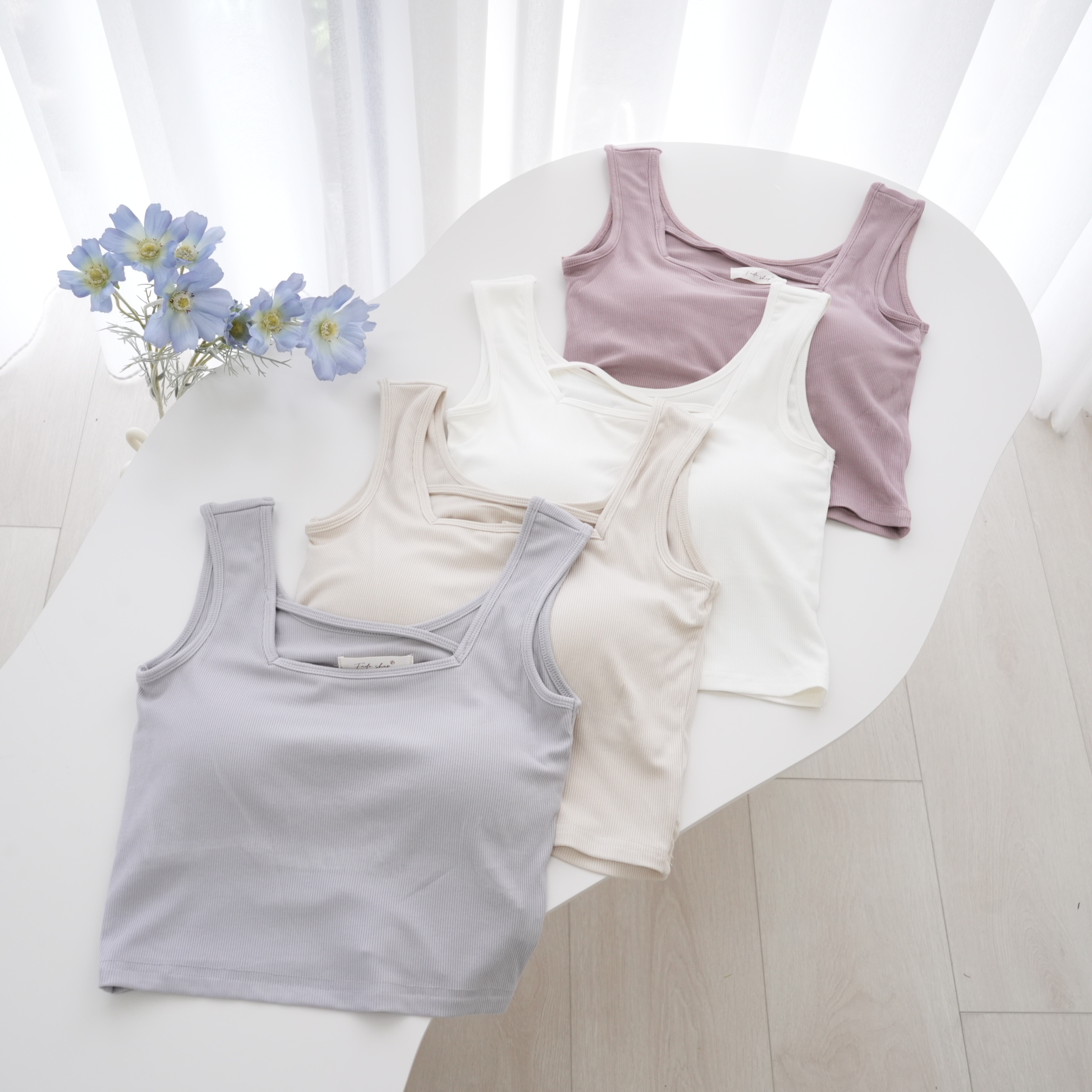 法朵Fado shop｜方領造型可拆杯彈力背心(有胸墊) 526B036