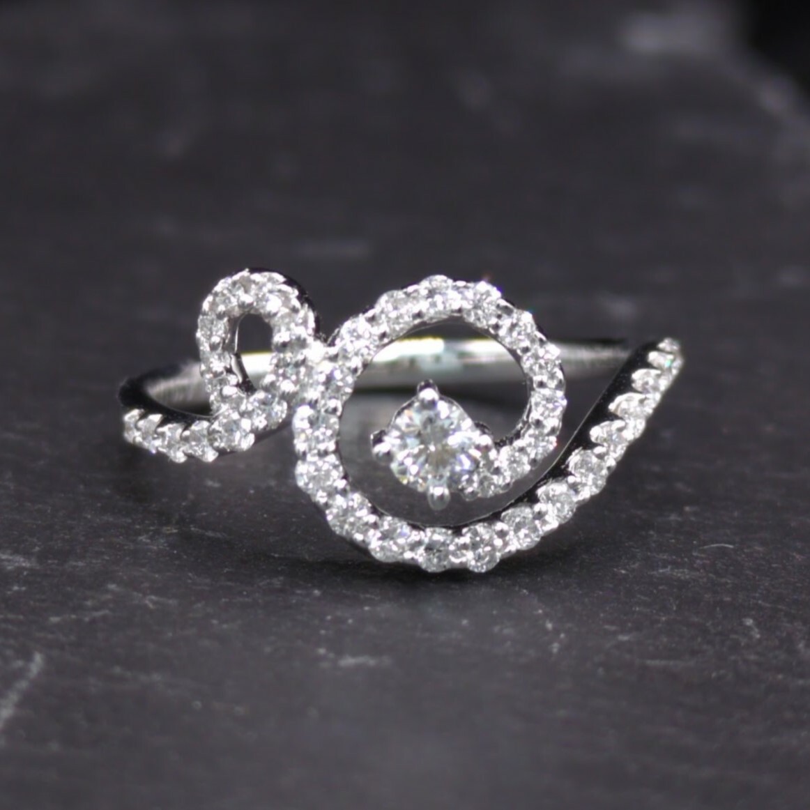 全新18K白金【單粒10份鑽石】配小鑽共47份鑽石戒指