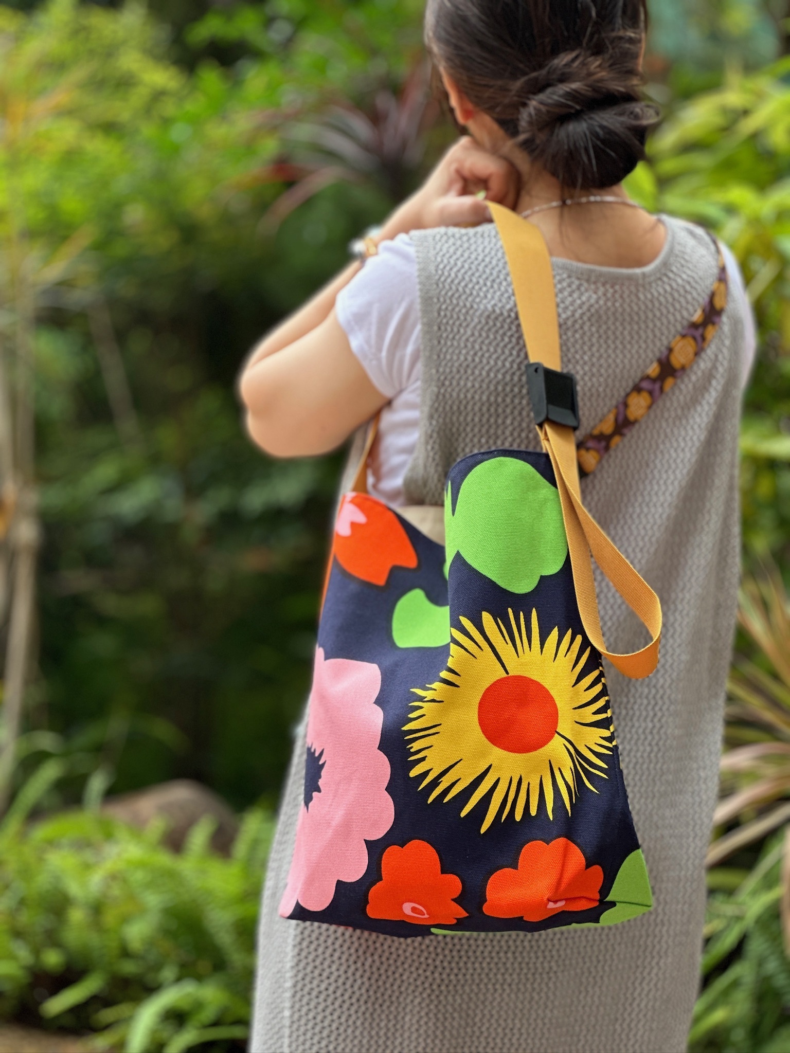 Easy Shoulder Tote | Marimekko canvas fabric | 彩色花