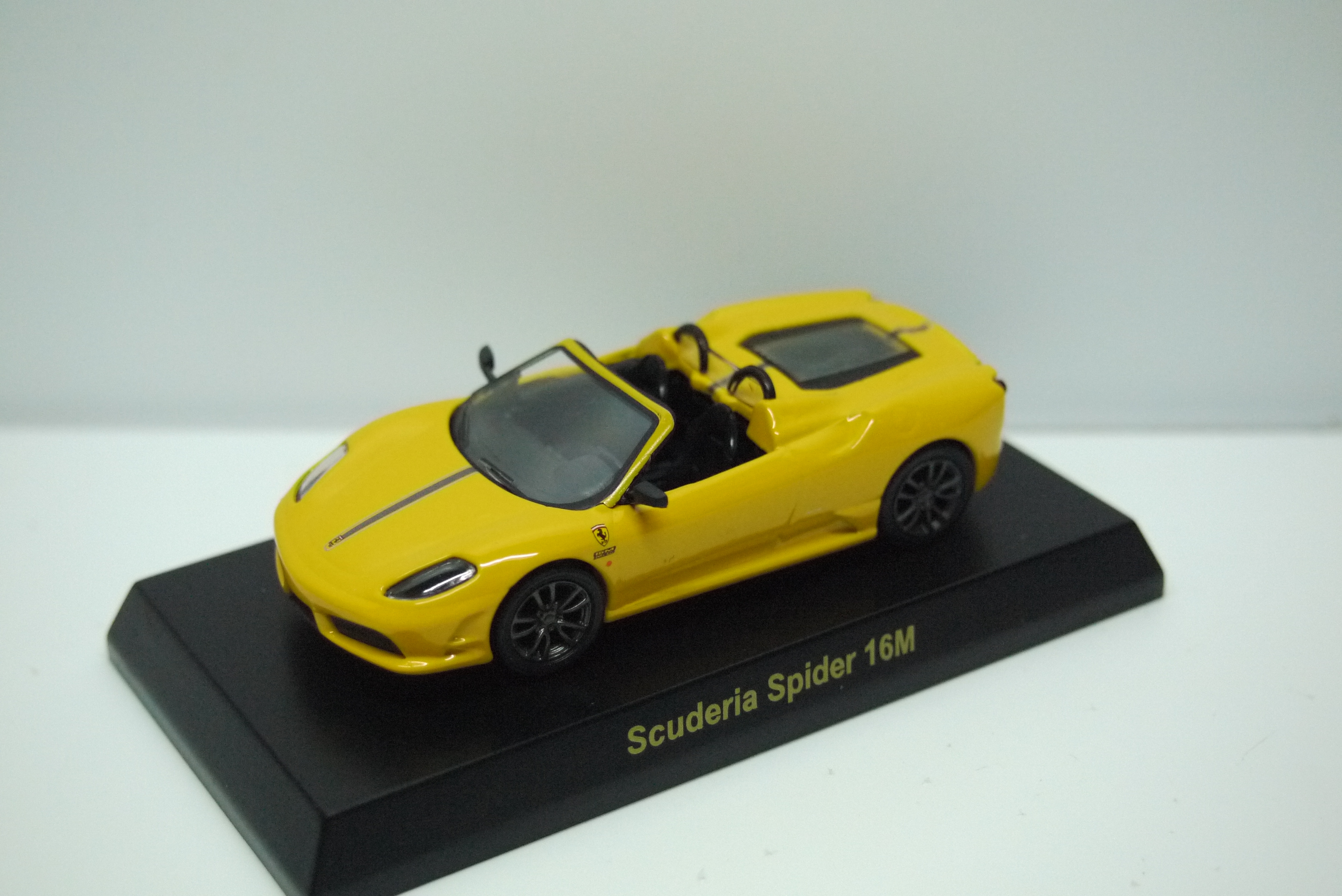 Kyosho Ferrari Scuderia Spider 16M Yellow