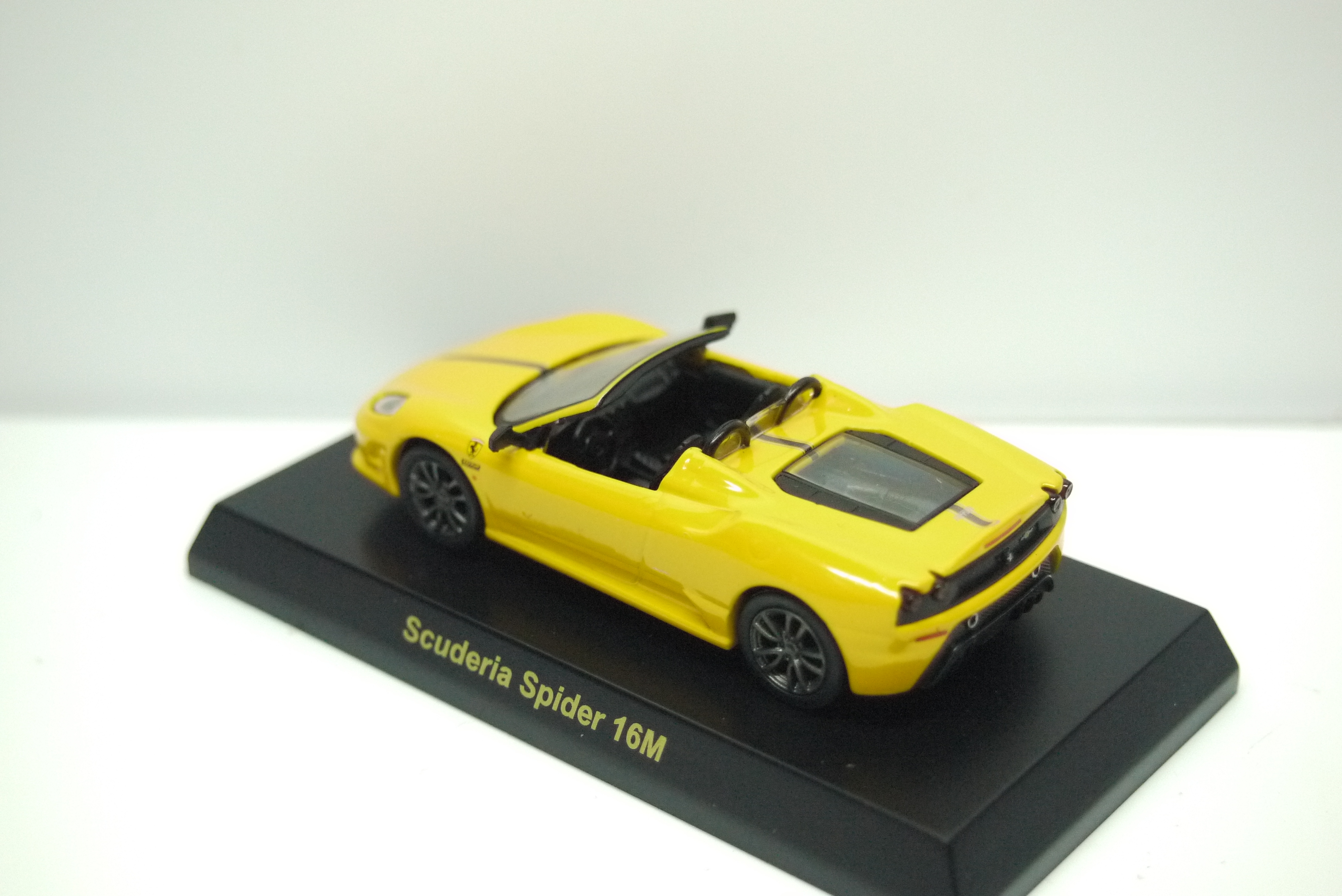 Kyosho Ferrari Scuderia Spider 16M Yellow