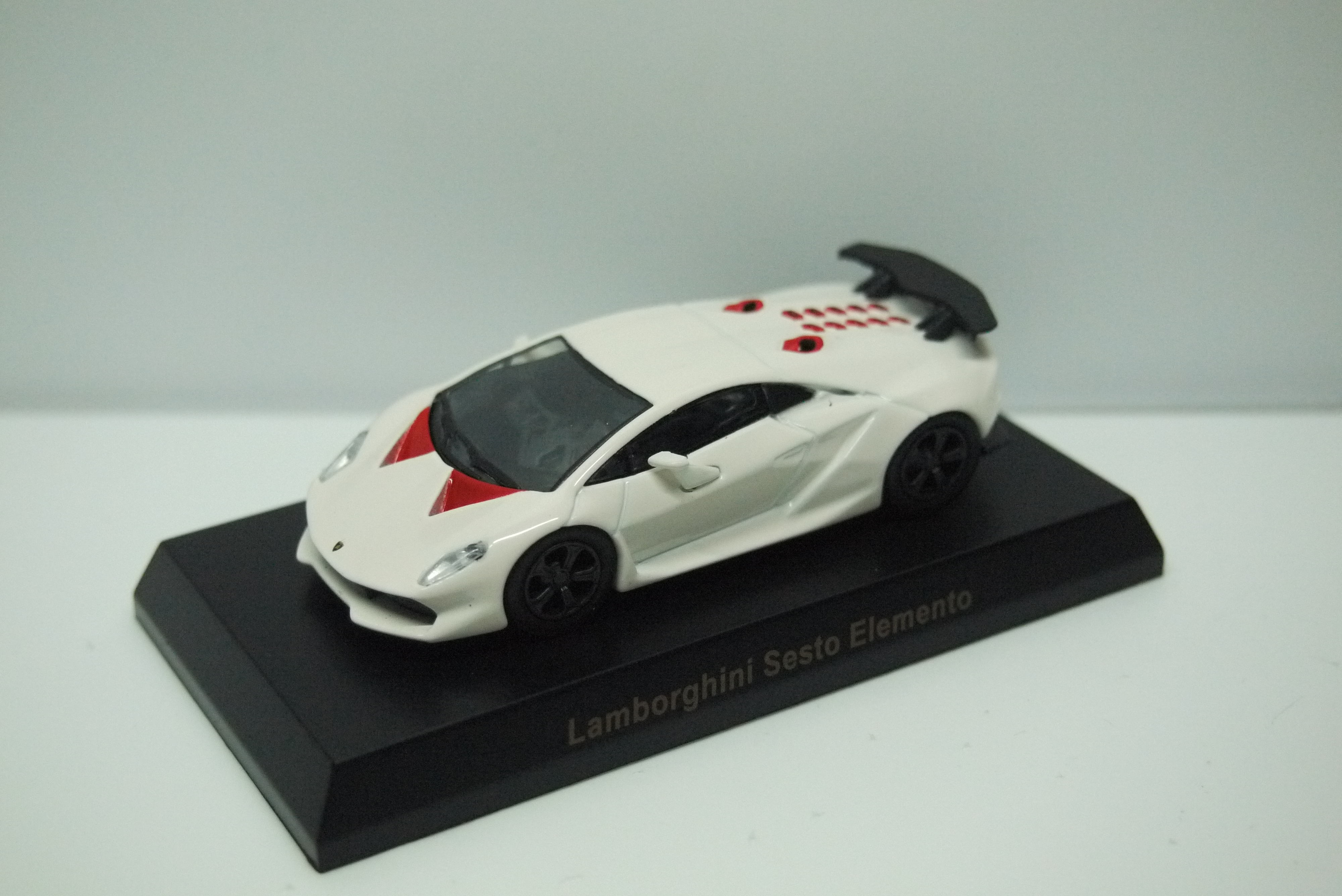 Kyosho Lamborghini Sesto Elemento White