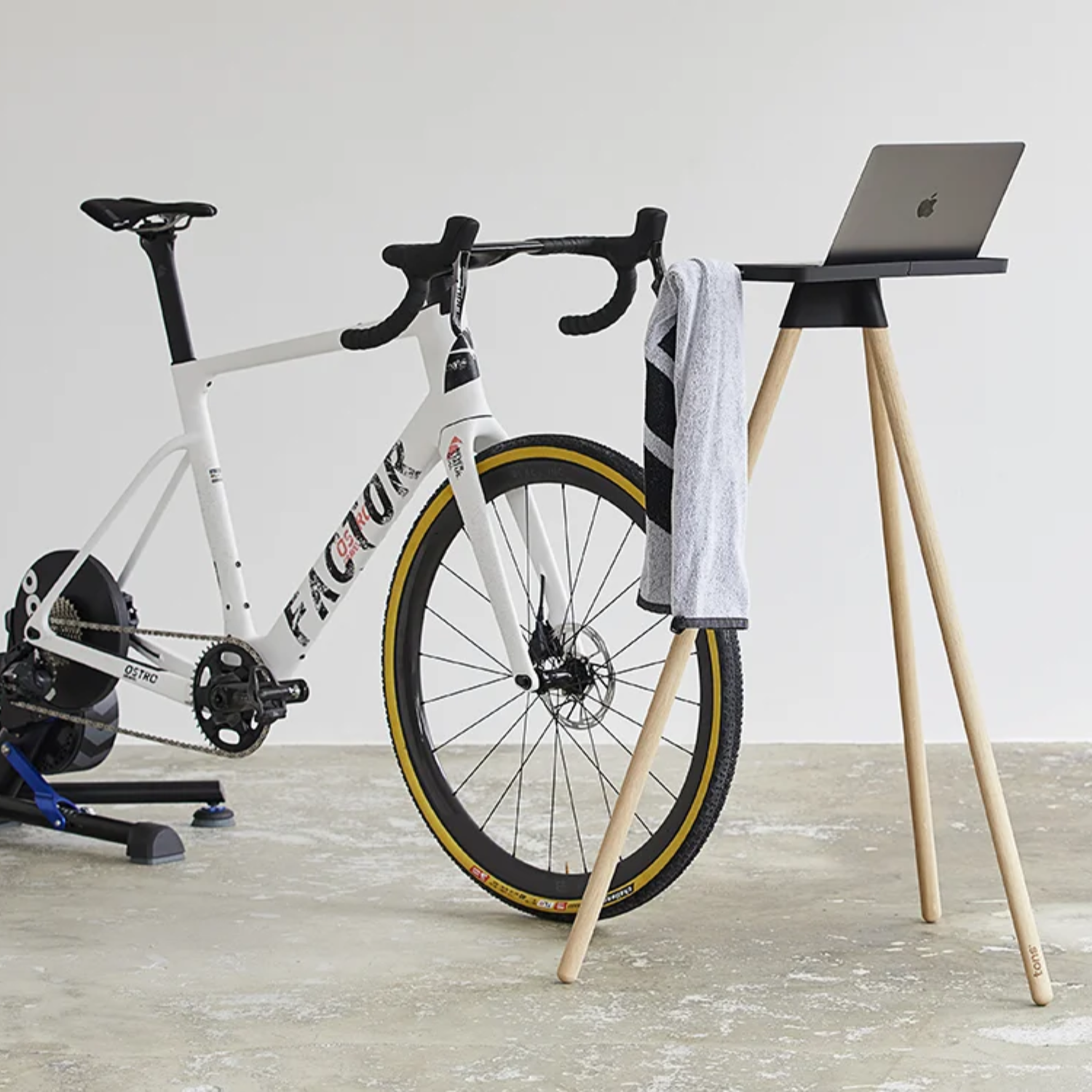 【Tons Bike】自行車筆電桌架 訓練台桌 + 配件組 / 淺木色