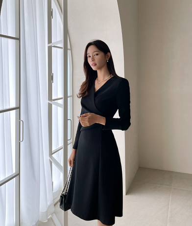 [現貨] 修身曲線抓皺洋裝 [ 黑色 / S ]