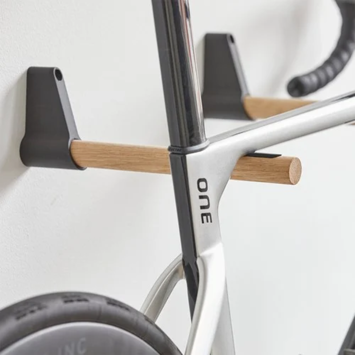 【Tons Bike】自行車公路車 壁掛展示車架 / 淺木色