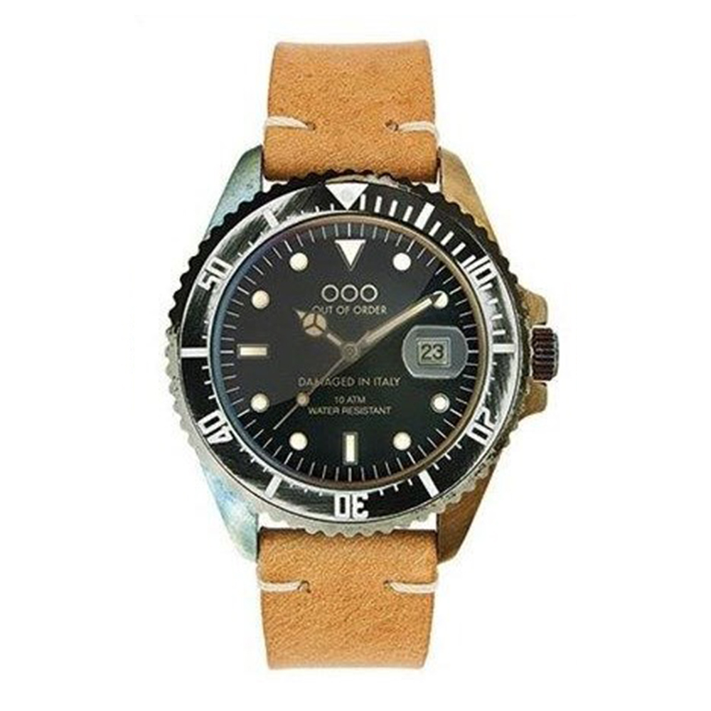 【OUT OF ORDER】OOO.001-2.MC* 義大利製 潛水皮革錶｜夜光刻度・日期顯示・單向旋轉錶圈・防水100米 (附質感雷雕刻字木盒)