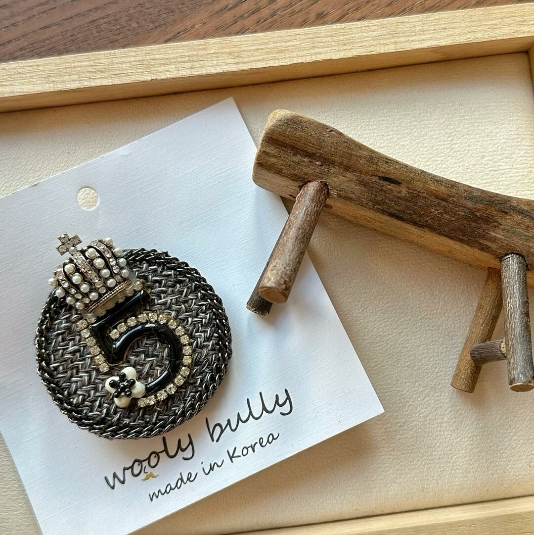 【質感5號皇冠水鑽別針】（現貨）