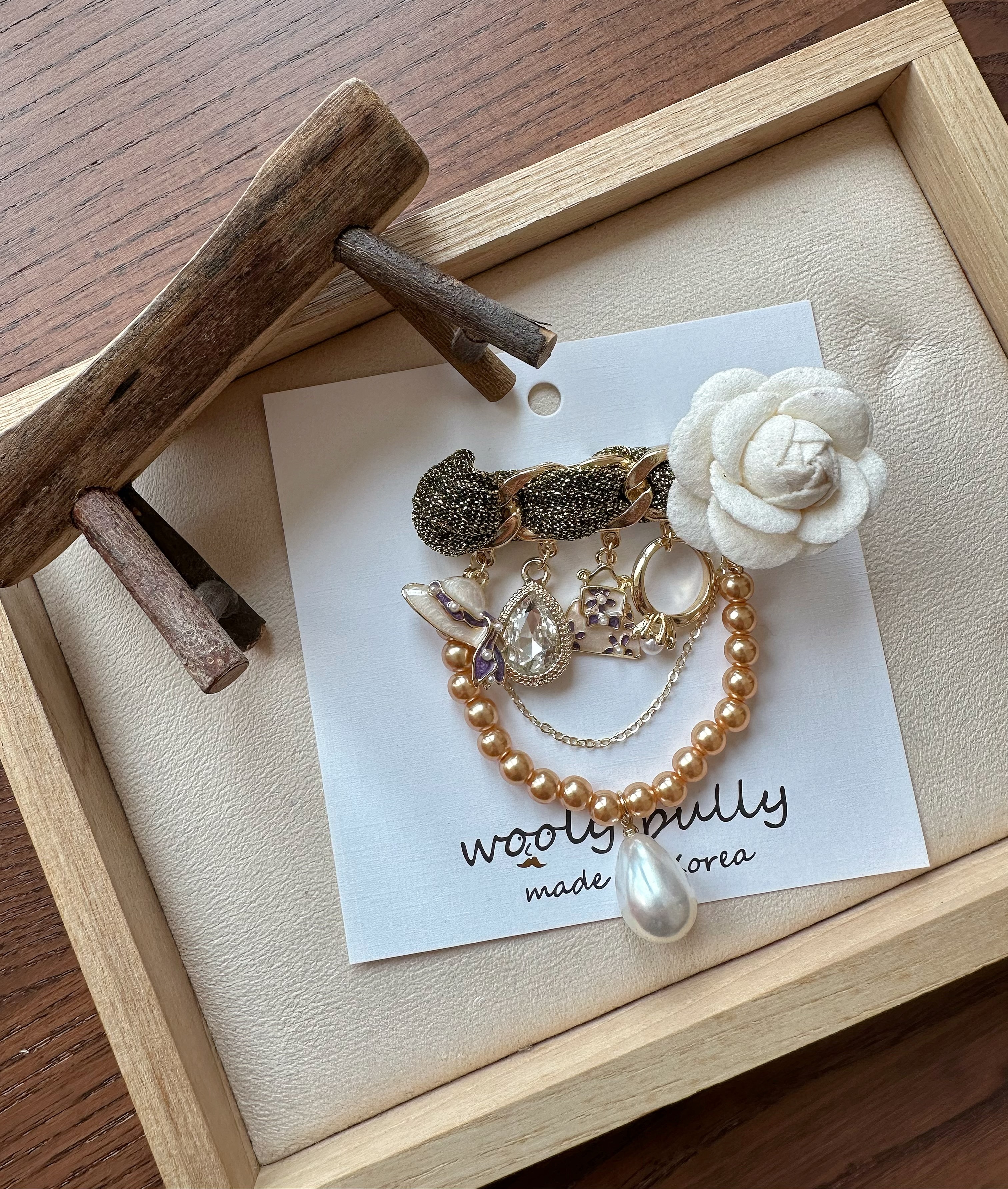 【質感玫瑰花水鑽珍珠吊飾別針】（現貨）