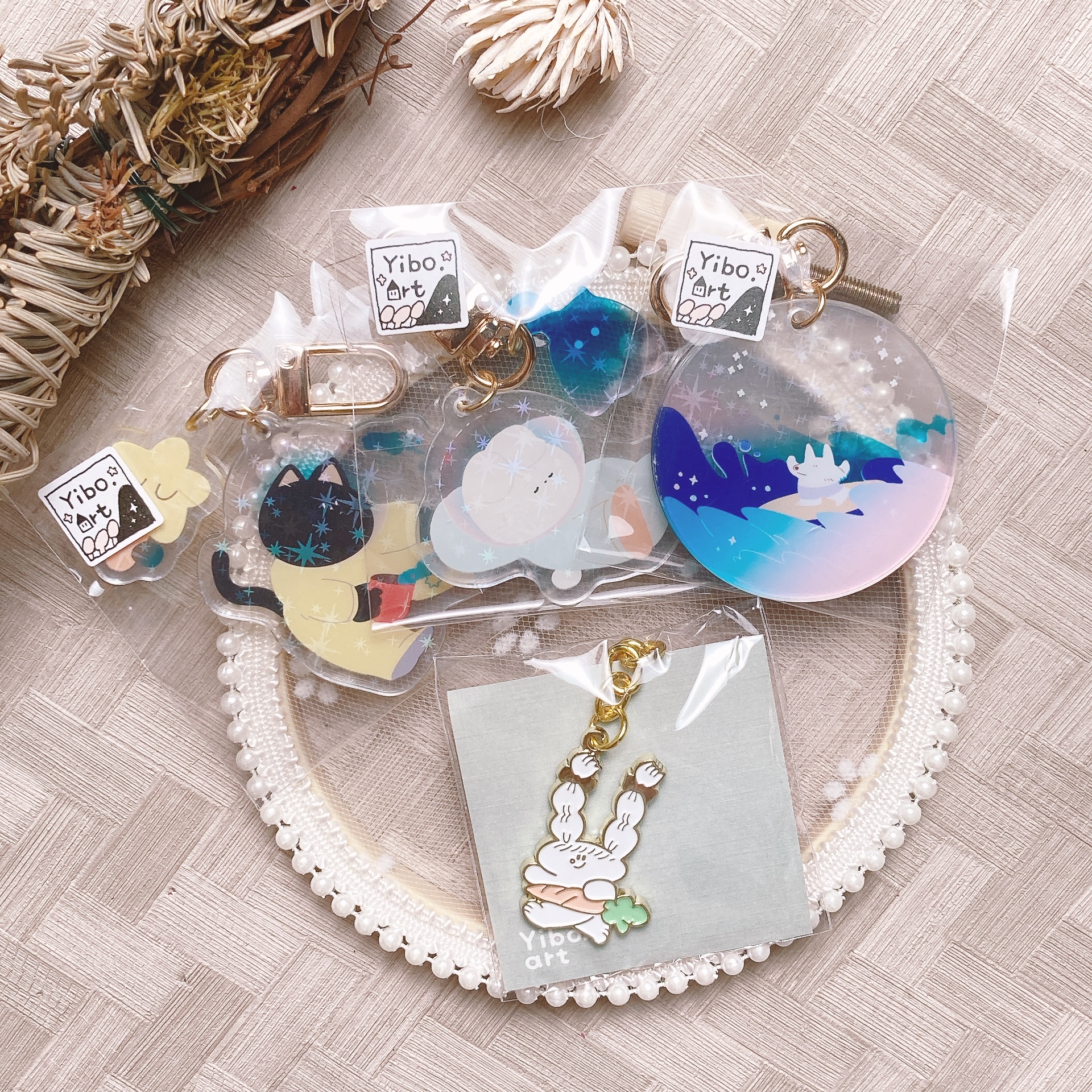 Yibo｜衝浪狐狸 壓克力吊飾