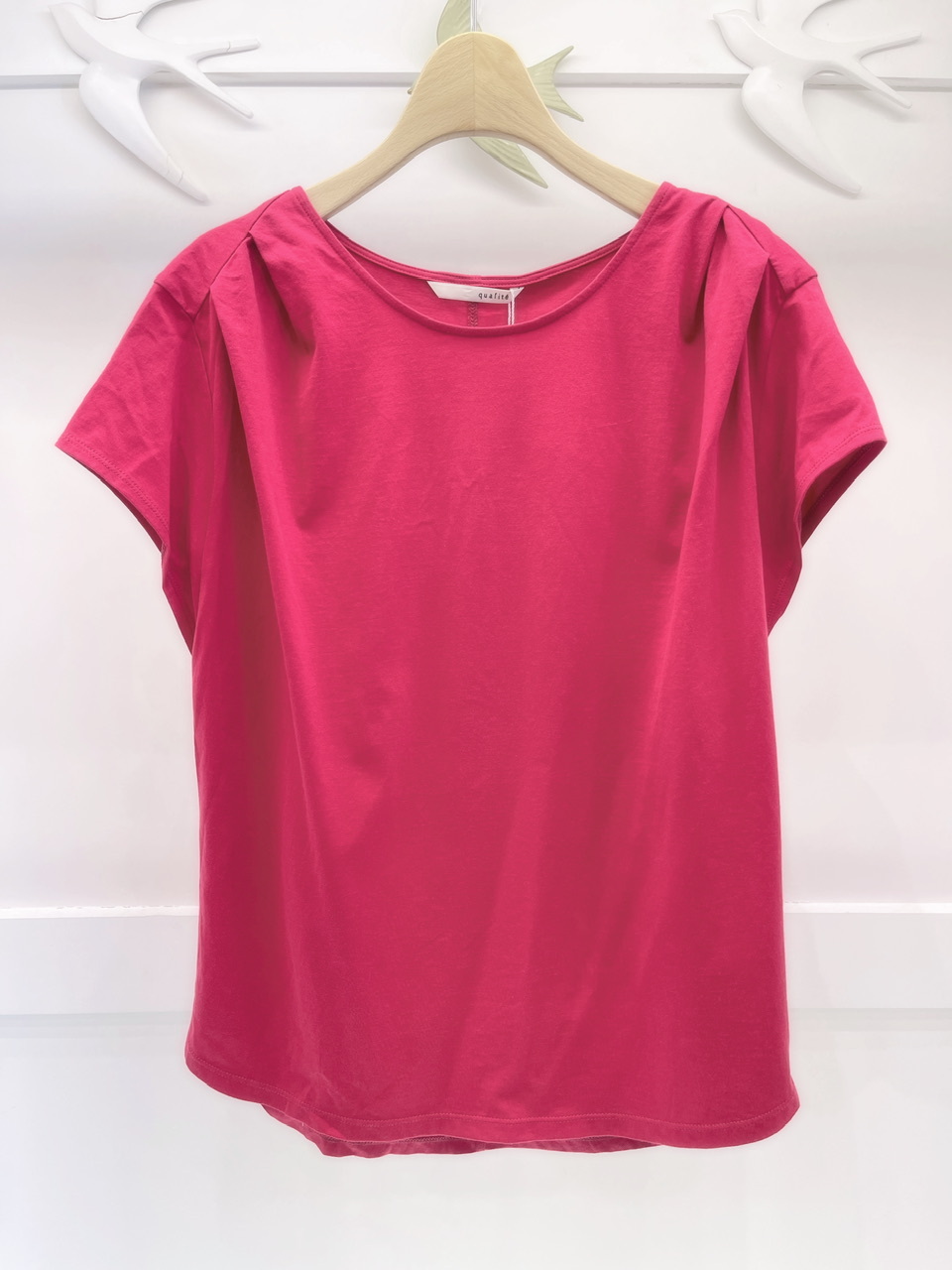 桃紅圓領上衣
