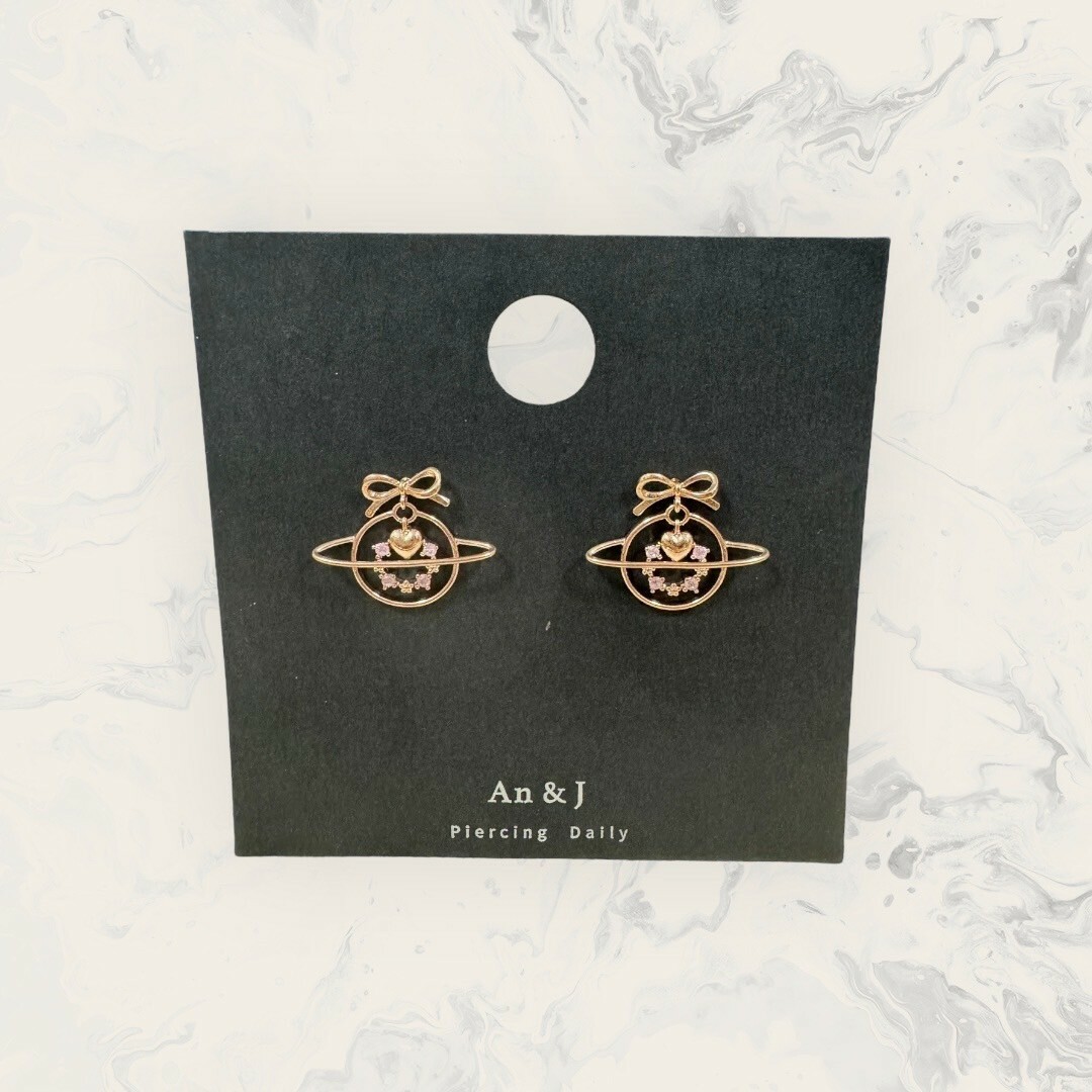 韓國直送-銀針 蝴蝶結吊星球框中吊愛心粉碎鋯花圈