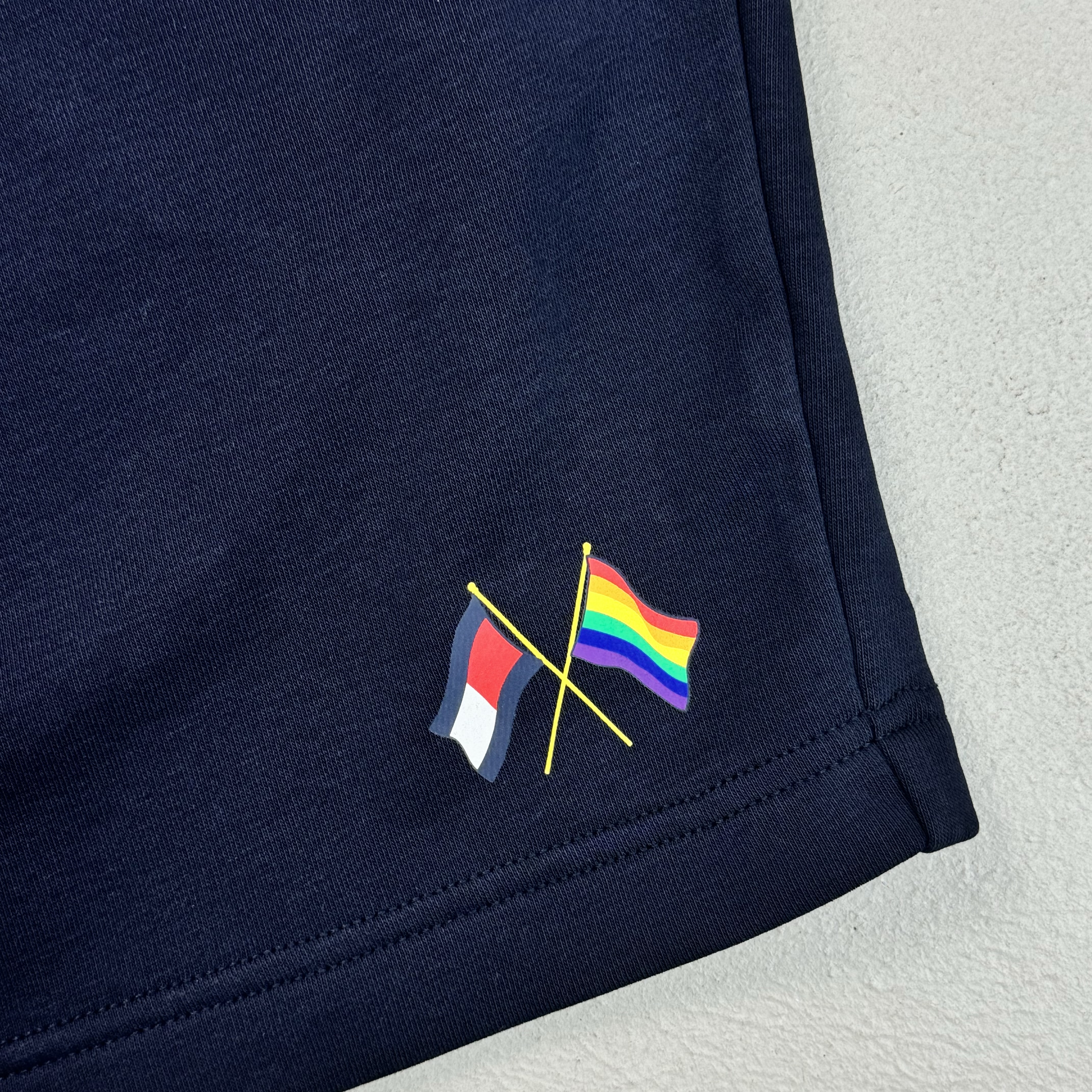 TOMMY HILFIGER 彩標旗幟短褲