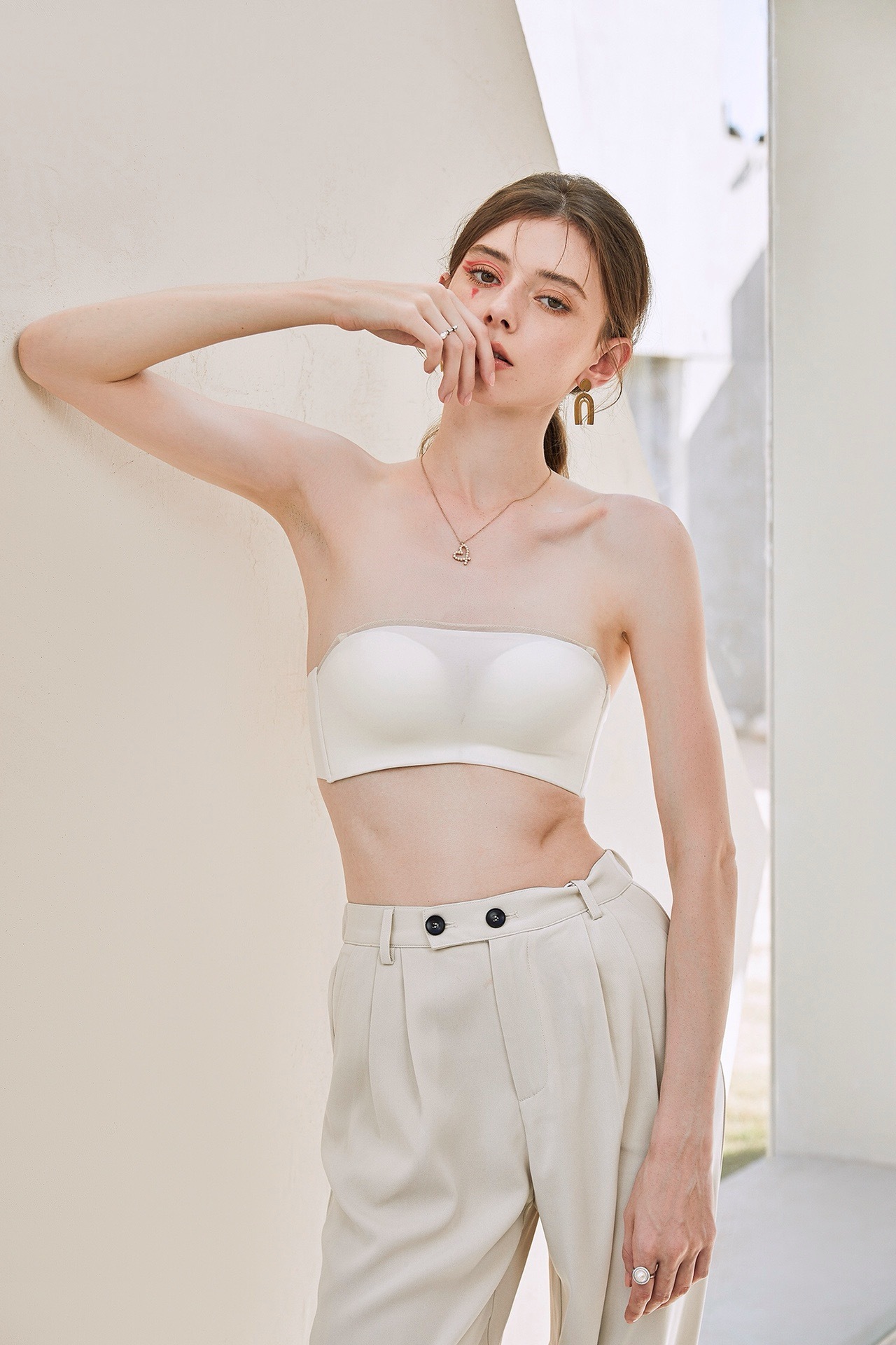 Dreamy 蠶絲養護可拆式肩帶抹胸內衣-白色 (4色)