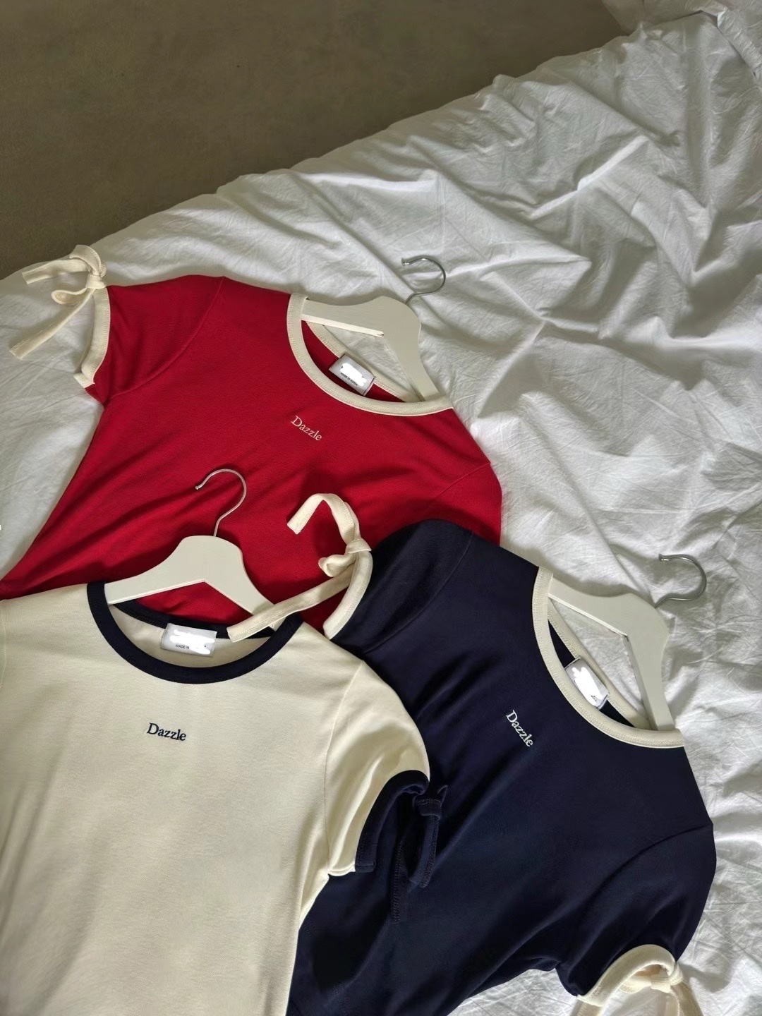 手袖綁帶字母Tee