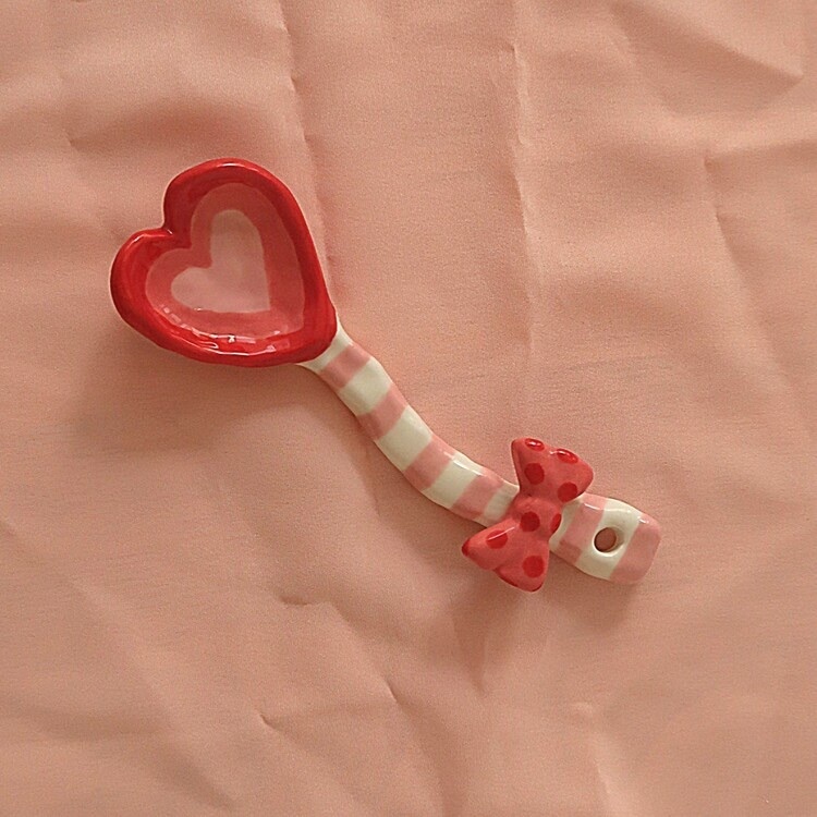 韓國藝術家 手作陶瓷湯匙 愛心蝴蝶結