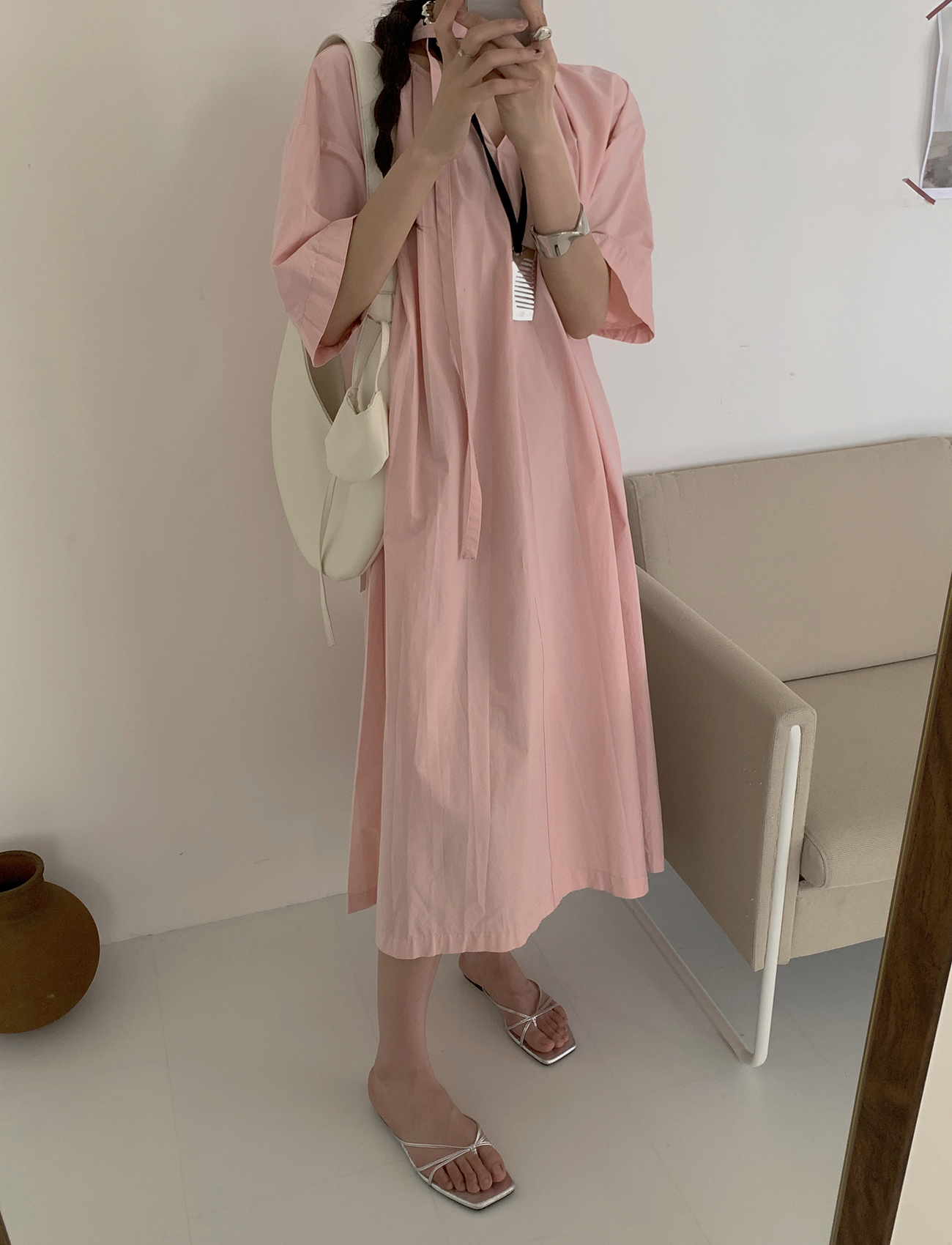 極簡小V領短袖洋裝