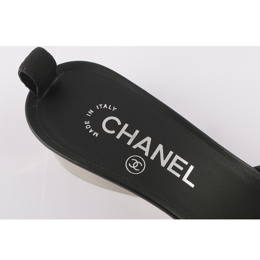 【CHANEL】小羊皮Logo 透明果凍低跟涼鞋/穆勒鞋(黑色) 37.5 CH51040017