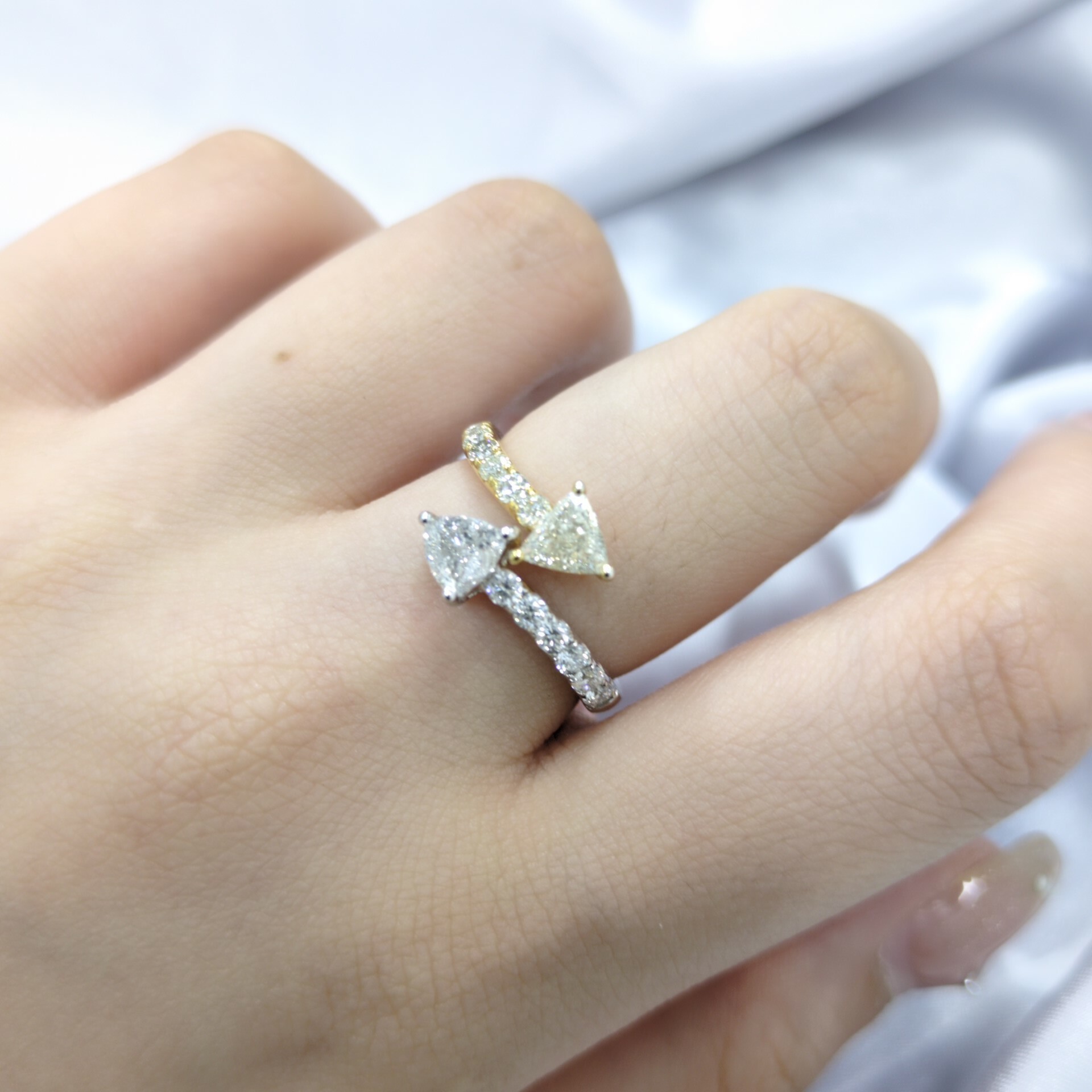 全新18K金【單粒68份三角鑽石】配小鑽共1卡10份鑽石戒指