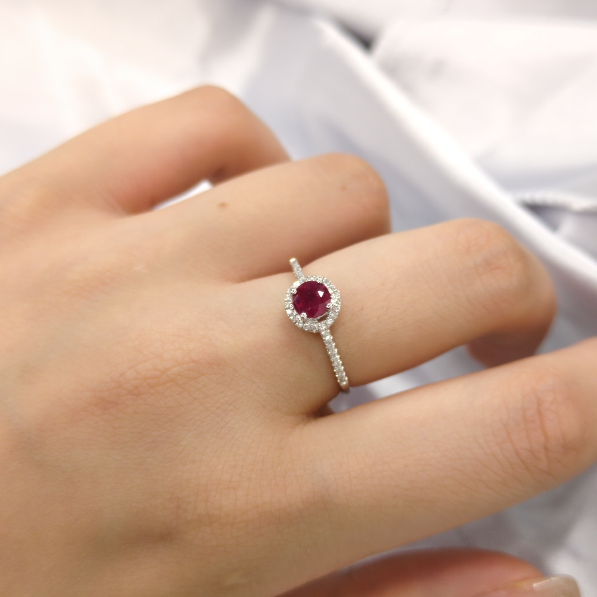 全新18K白金【單粒58份紅寶石】配11份鑽石戒指