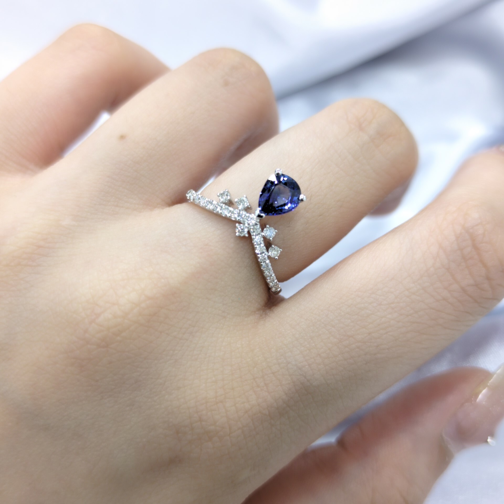 18K White Gold 0.66ct Sapphire and Diamond Ring