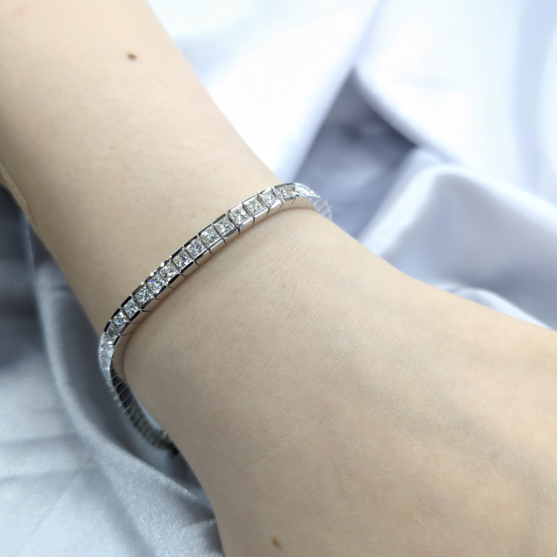 全新18K白金5卡97份方形鑽石手鍊