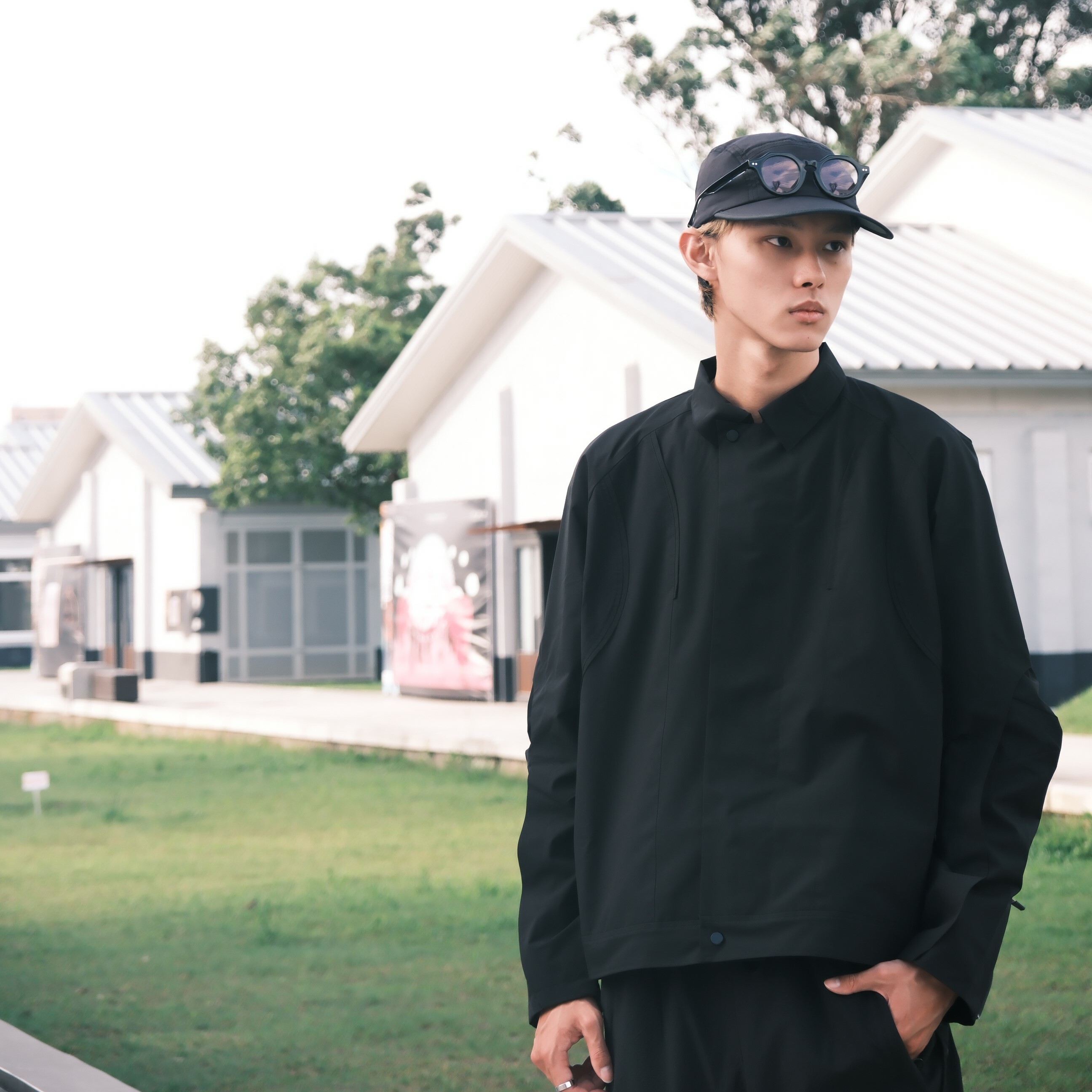 2024SS oqLiq pleated sleeves cropped jacket 外套 現貨 24SO01A