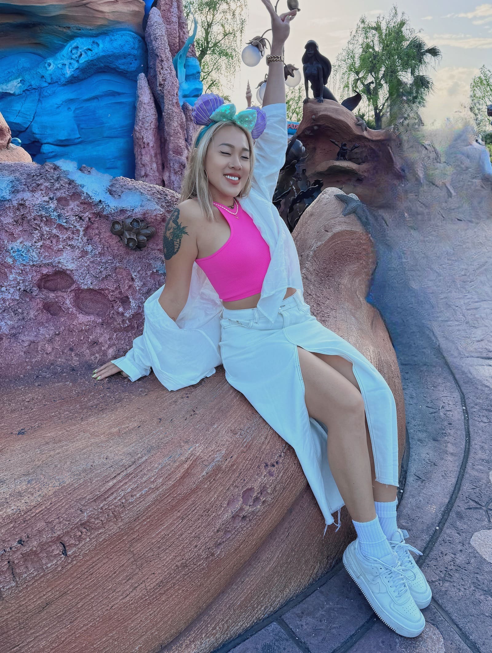 白色開衩高腰牛仔裙