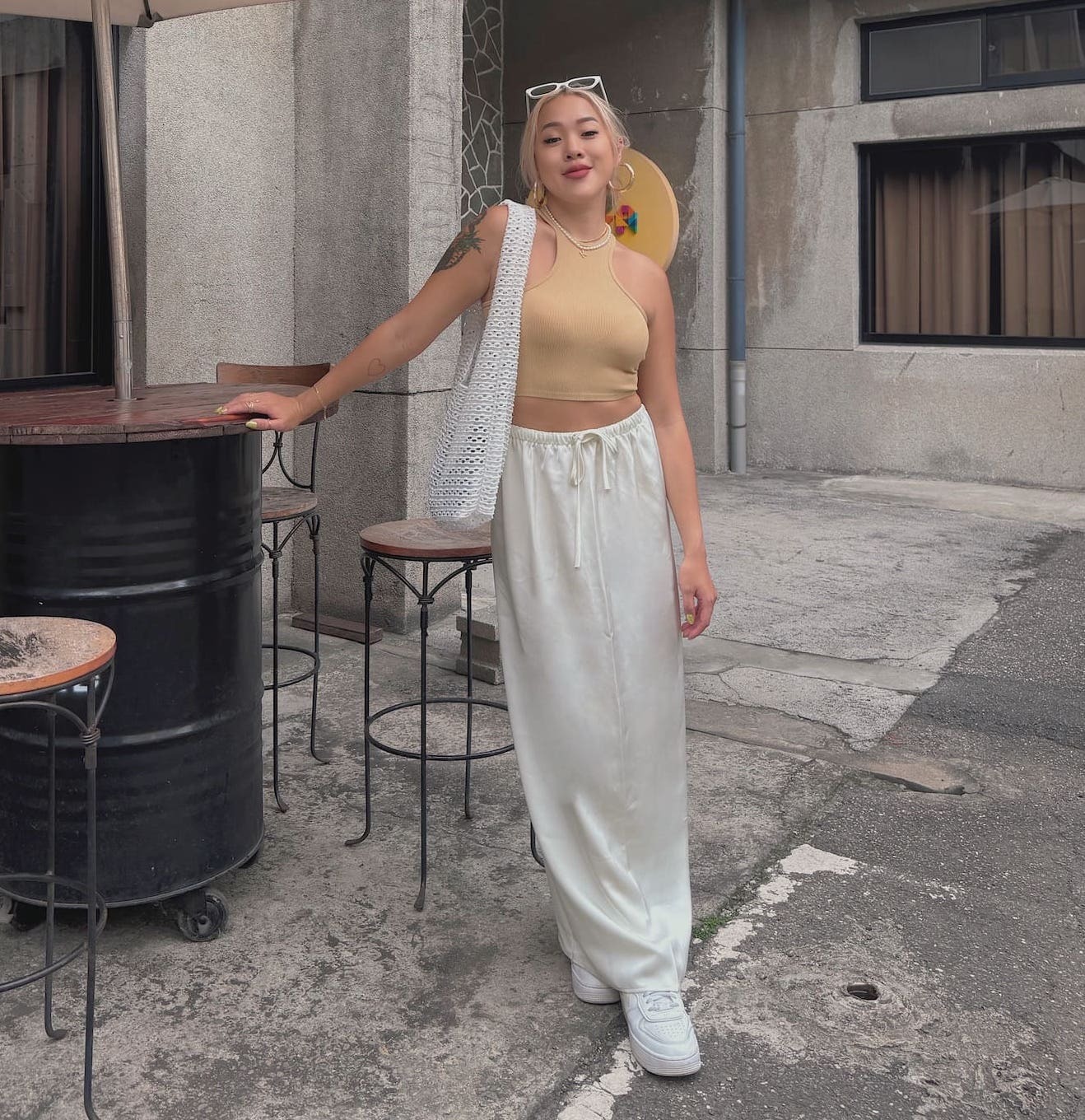 珍珠白緞面絲質長裙