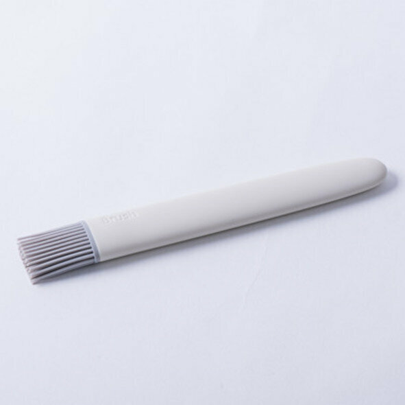 Hot push high temperature resistant and environmentally friendly silicone brush [white] [Specification: 20.7*3cm]