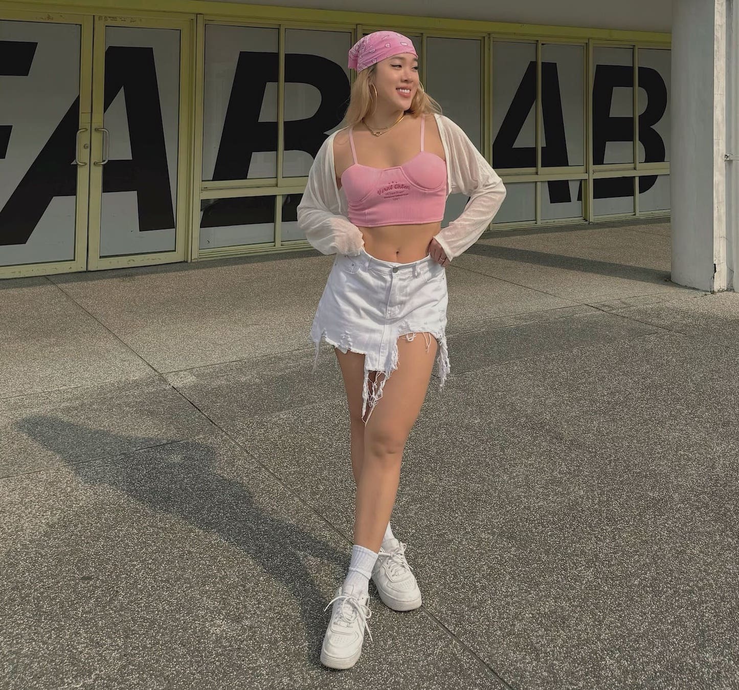 必帶🤍白色刷破牛仔裙