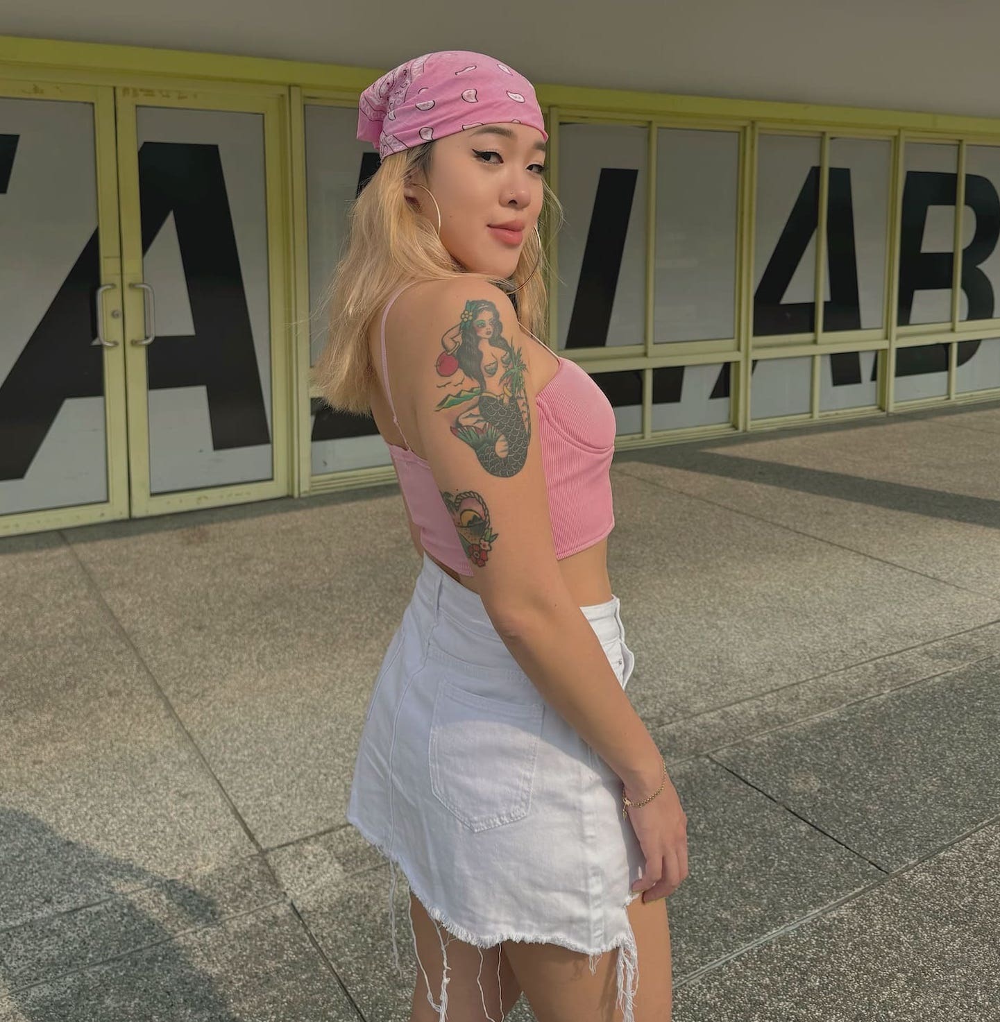 必帶🤍白色刷破牛仔裙