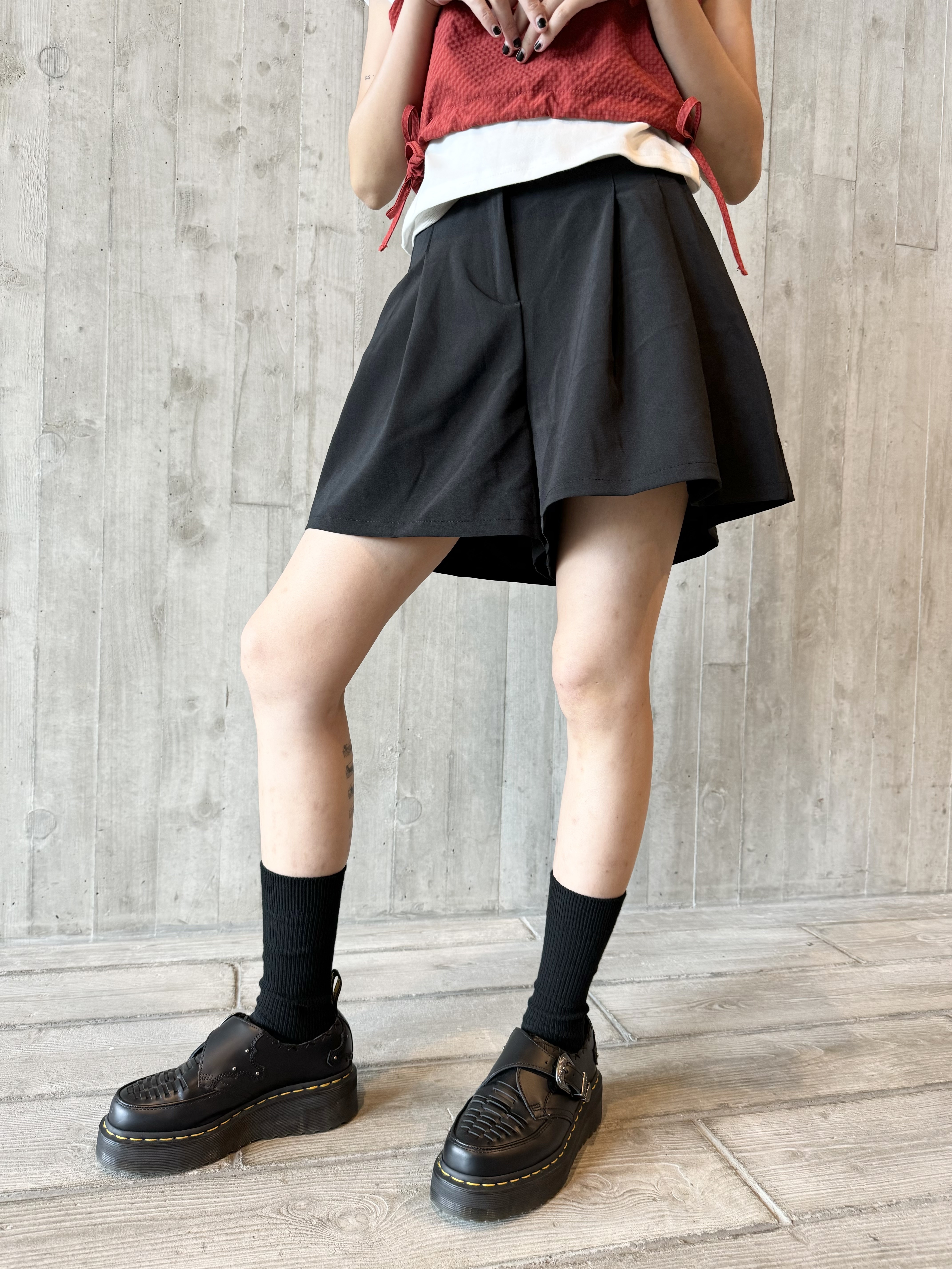 西裝料小傘短褲 leng cut!