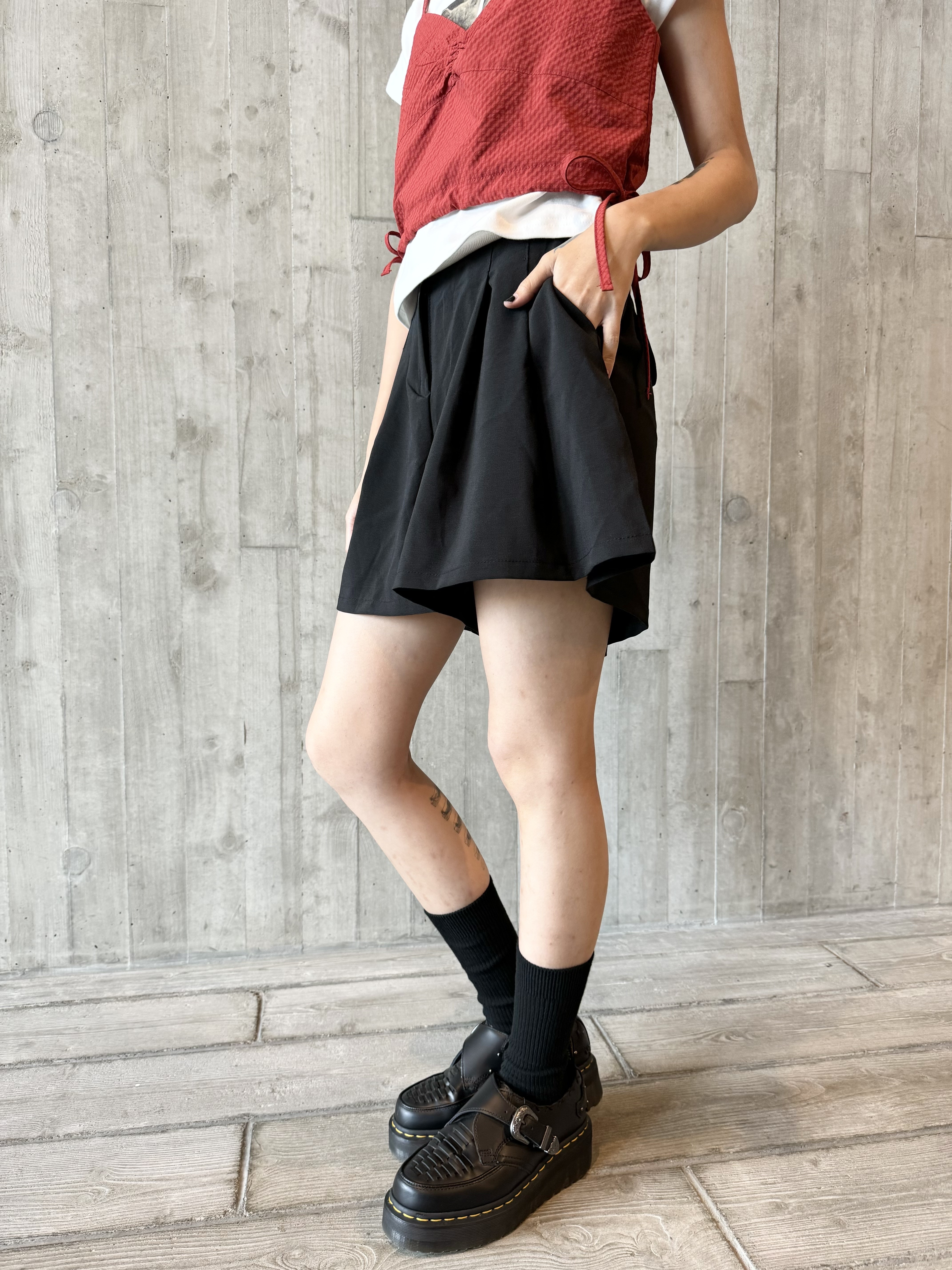 西裝料小傘短褲 leng cut!