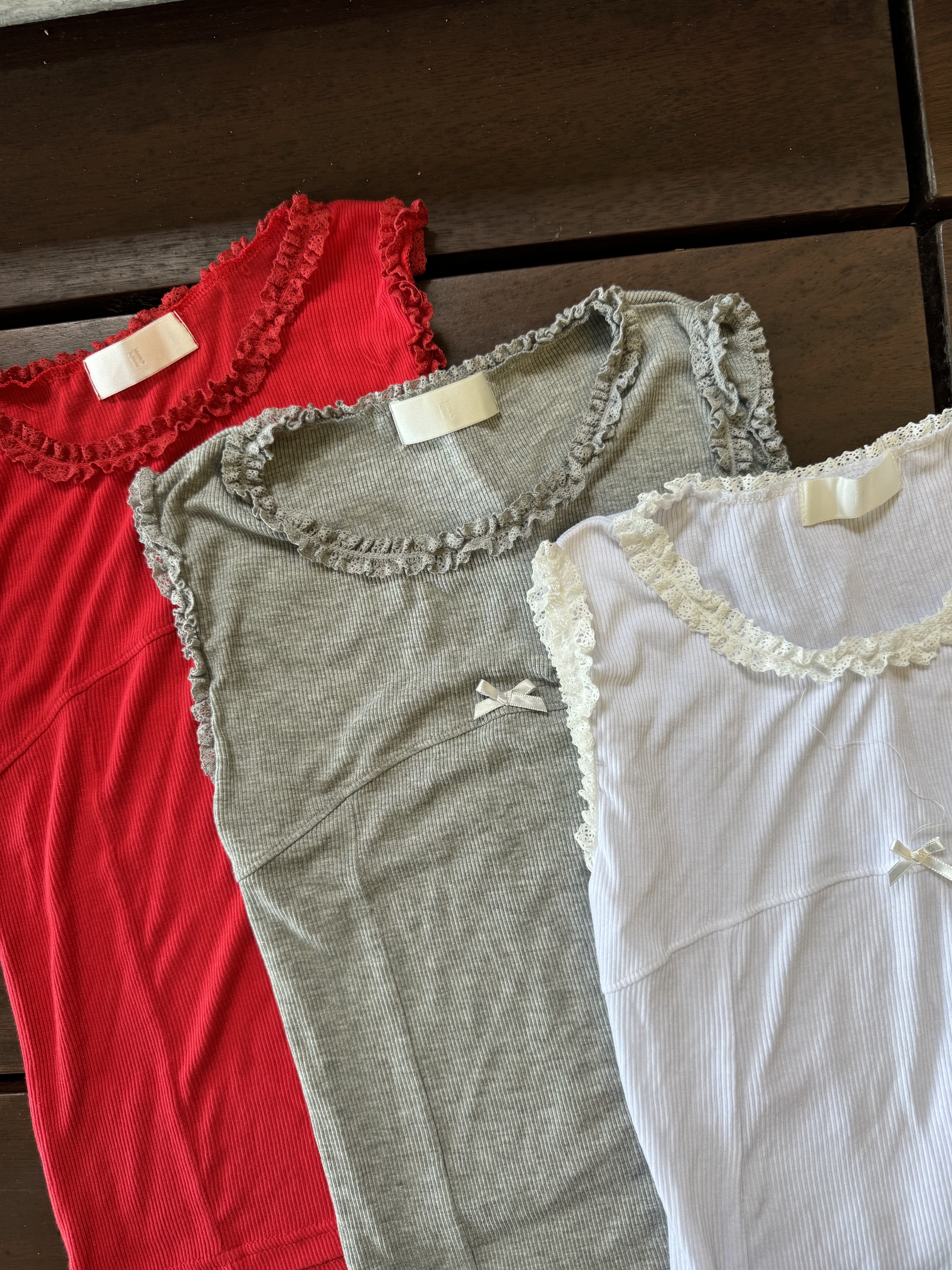 ruffle領配小蝴蝶親膚背心