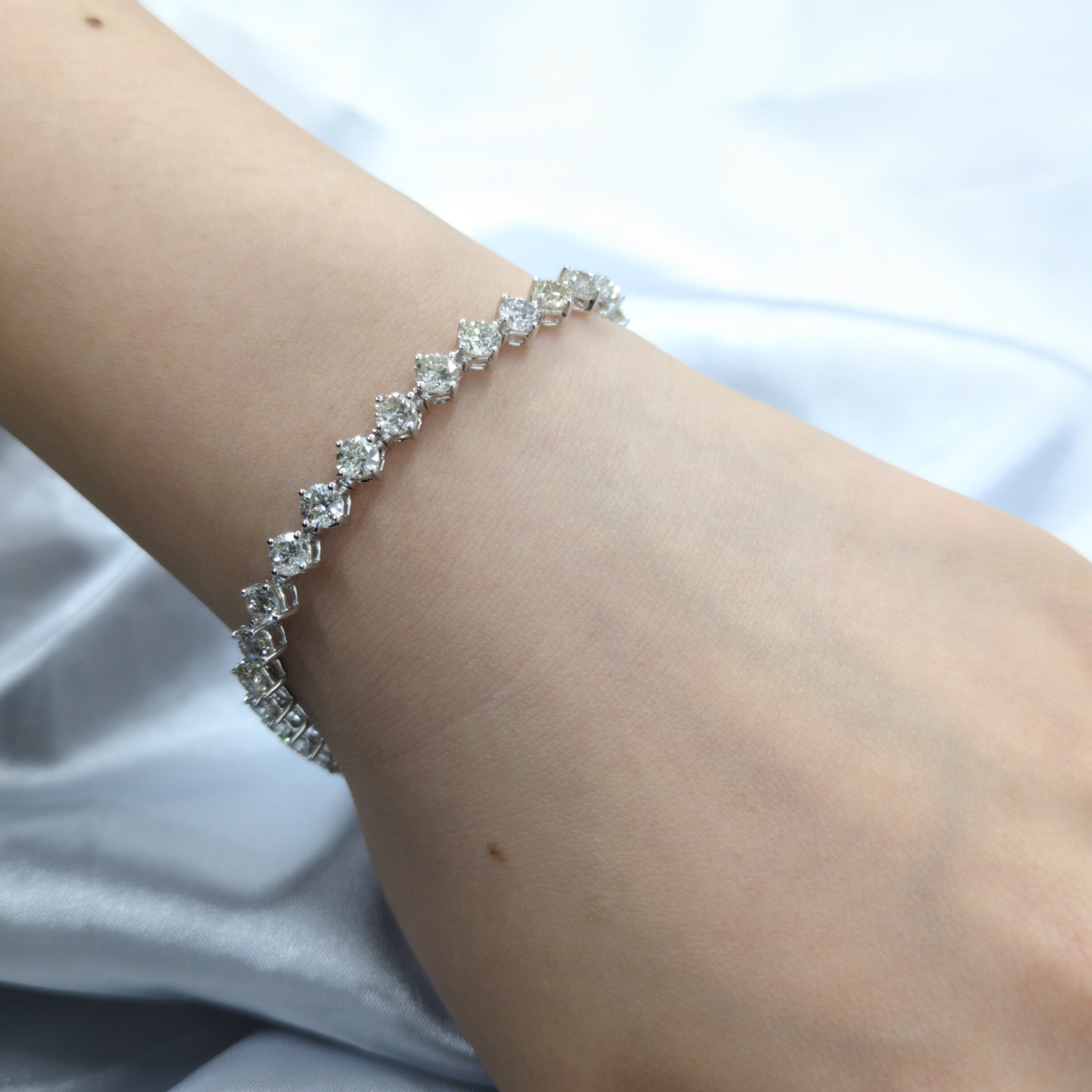 全新18K白金7卡76份4爪鑽石手鍊