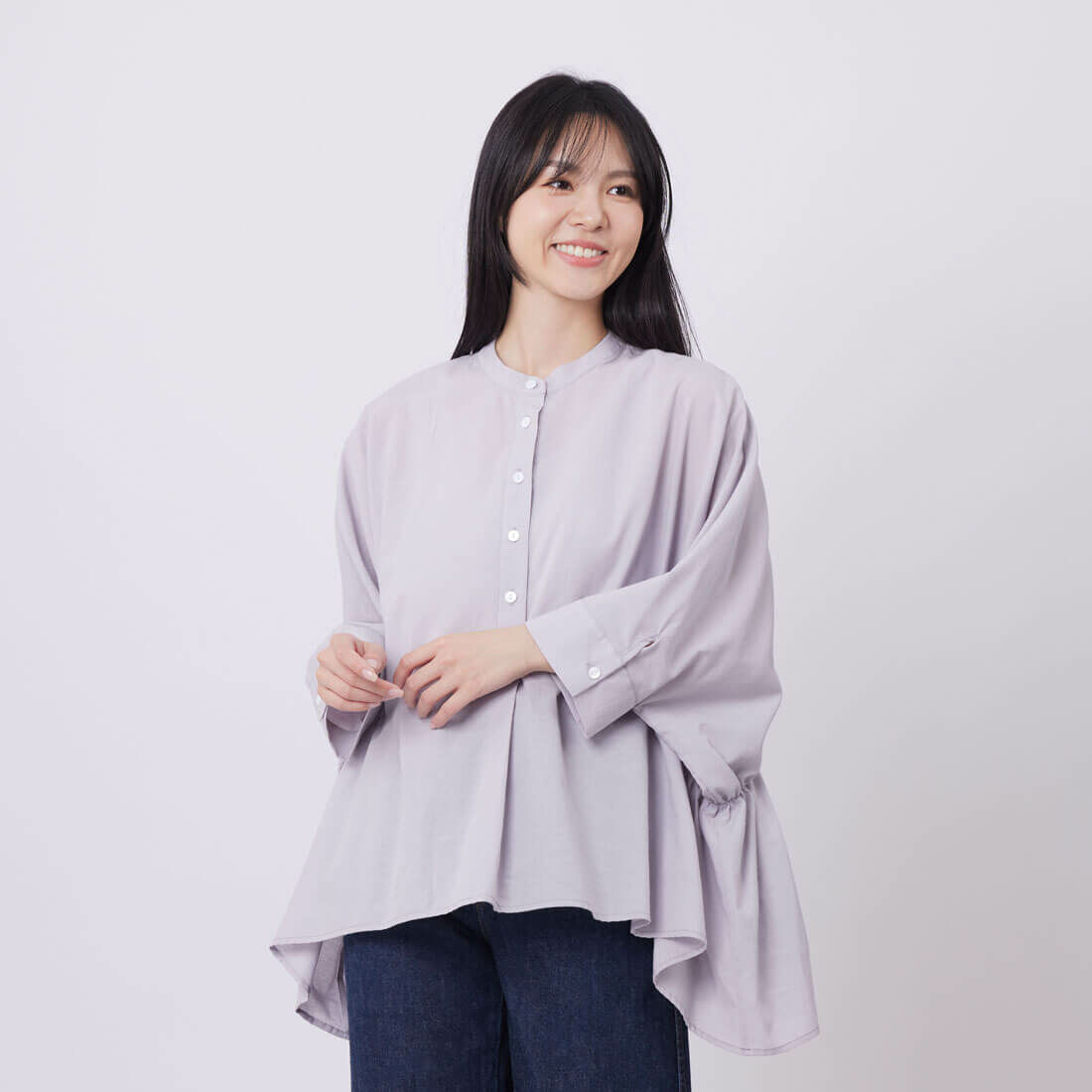 Aqua 半襟棉麻細褶寬版上衣/霧灰