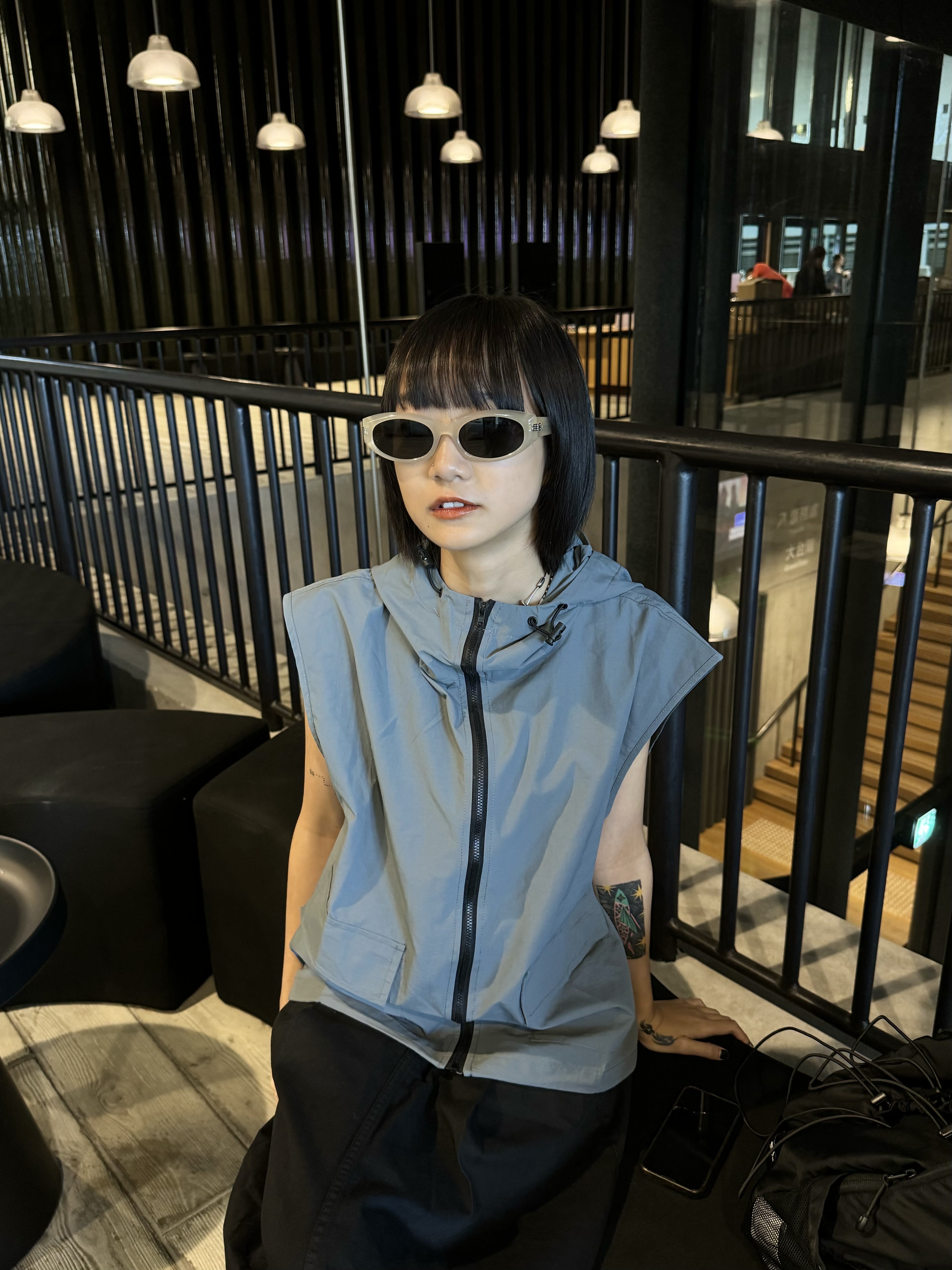 男生感連帽束繩背心