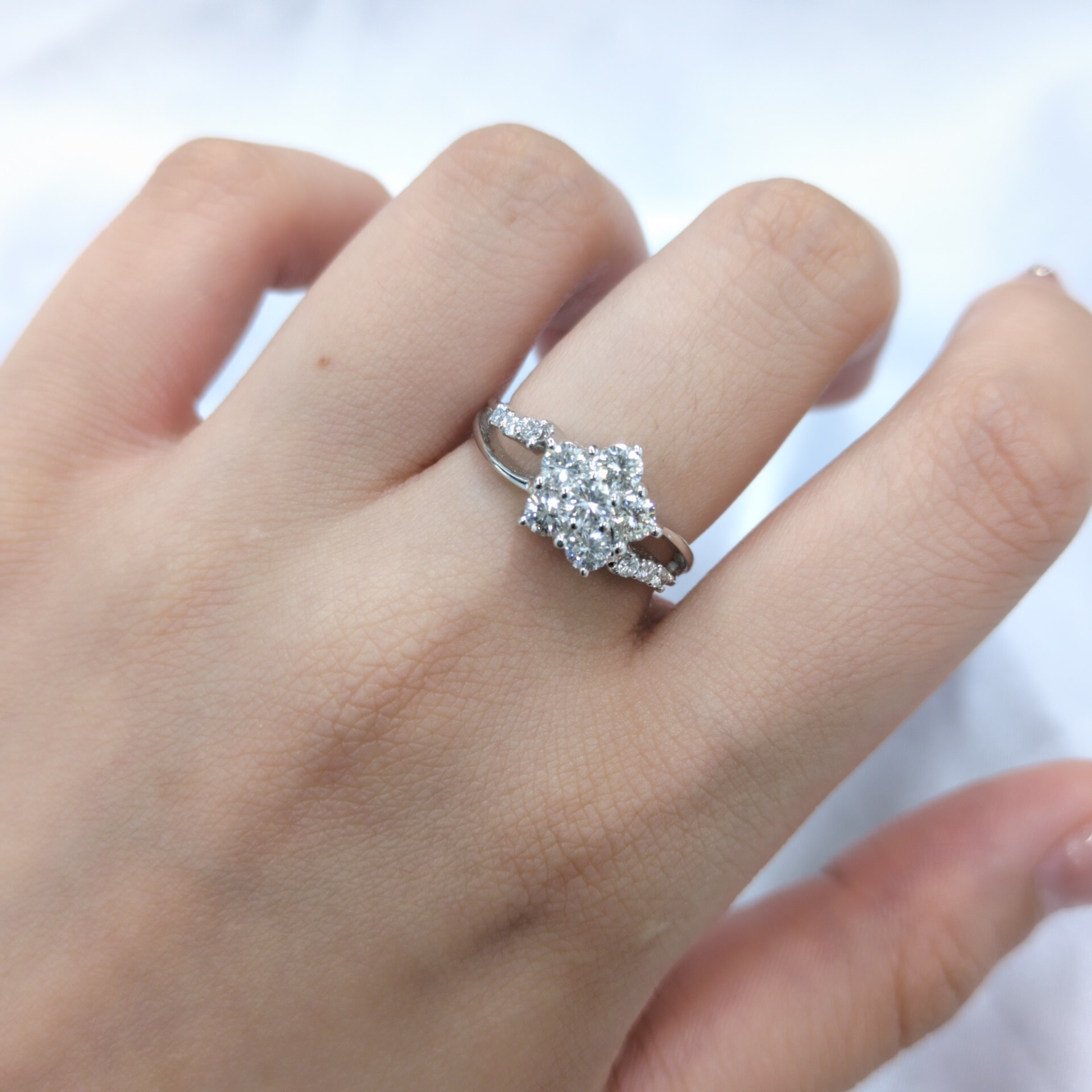 18K White Gold 0.85ct Diamond Ring