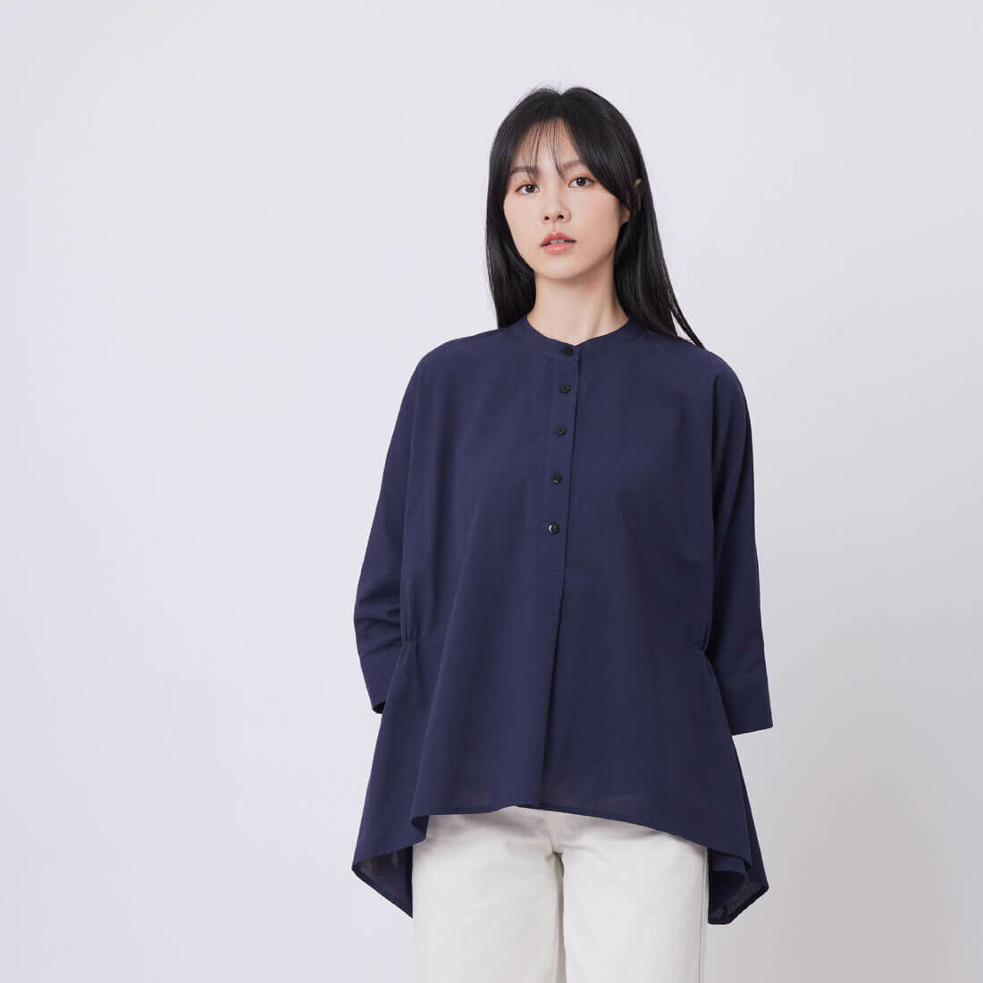 Aqua 半襟棉麻細褶寬版上衣/深藍