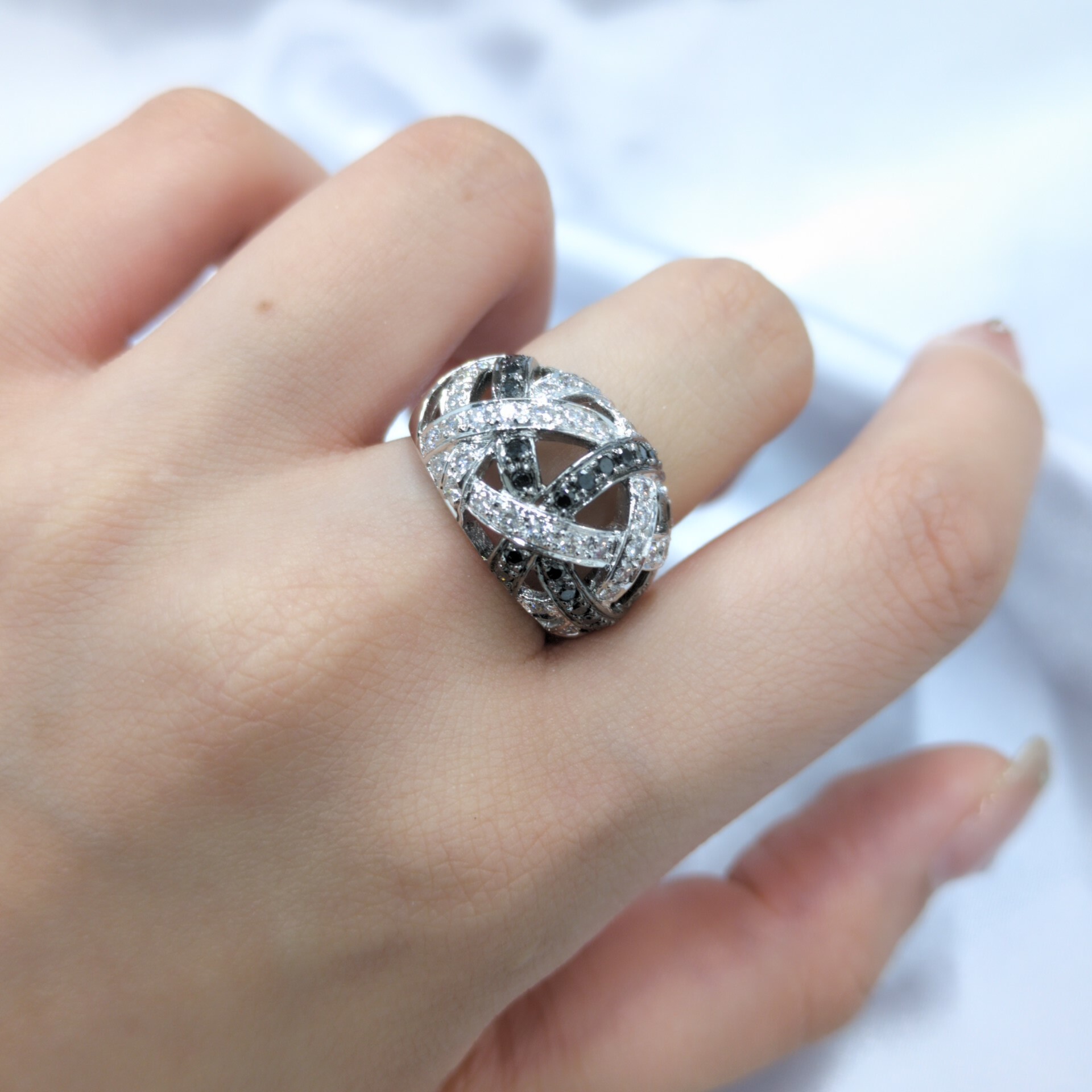 18K Gold 1.20ct Black and White Diamond Ring