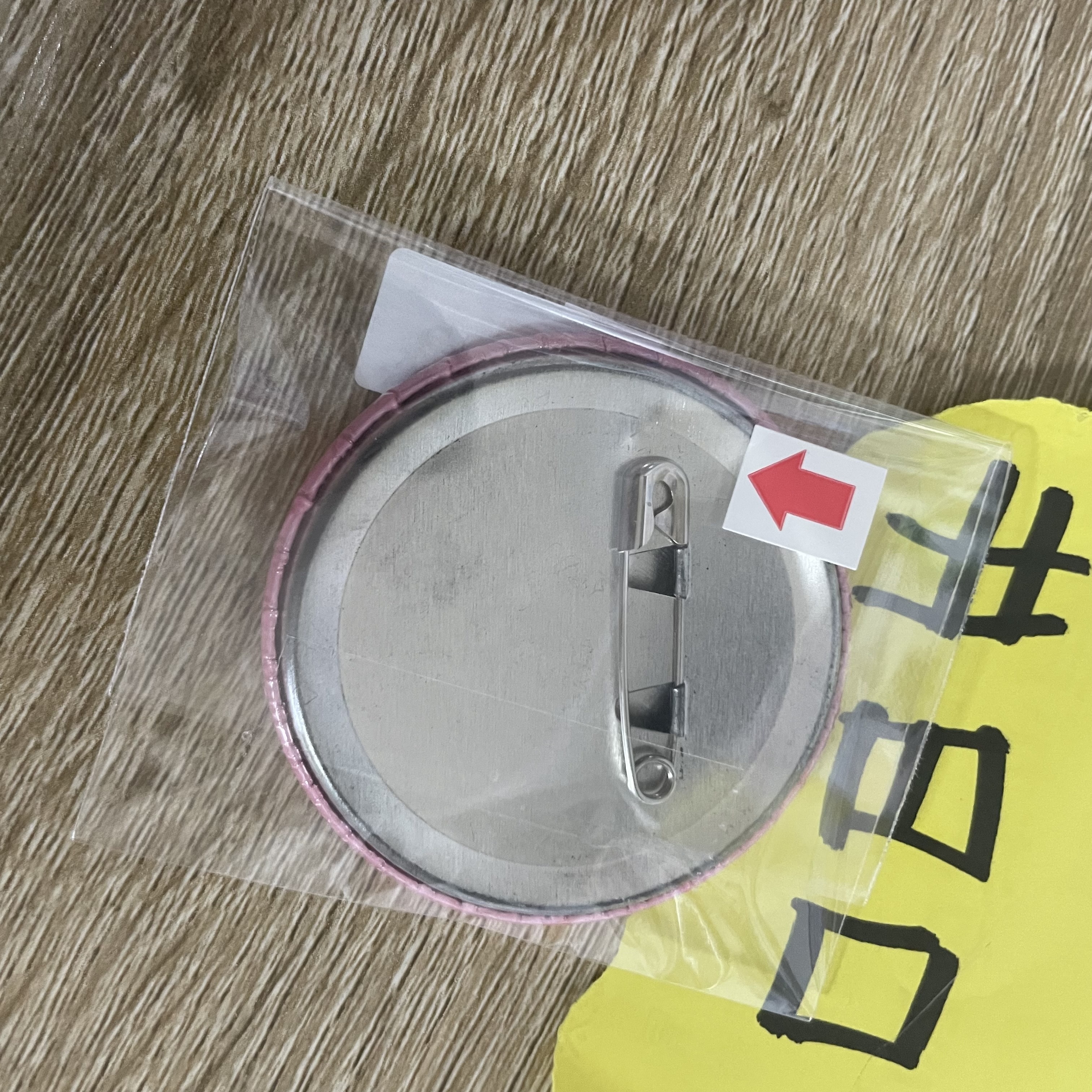 CHIIKAWA 八字貓 襟章 瑕#80