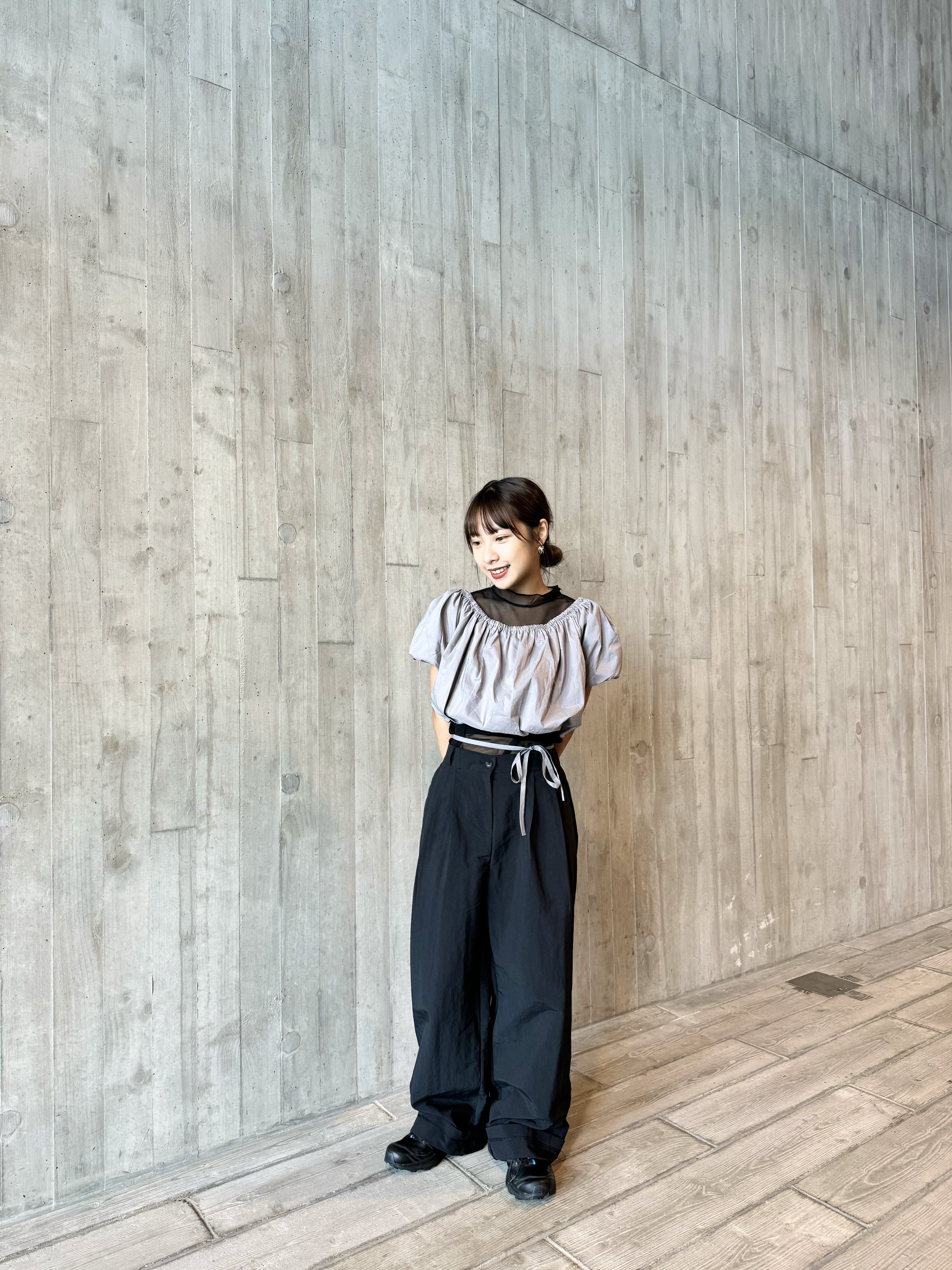 泡泡袖短款配腰帶blouse