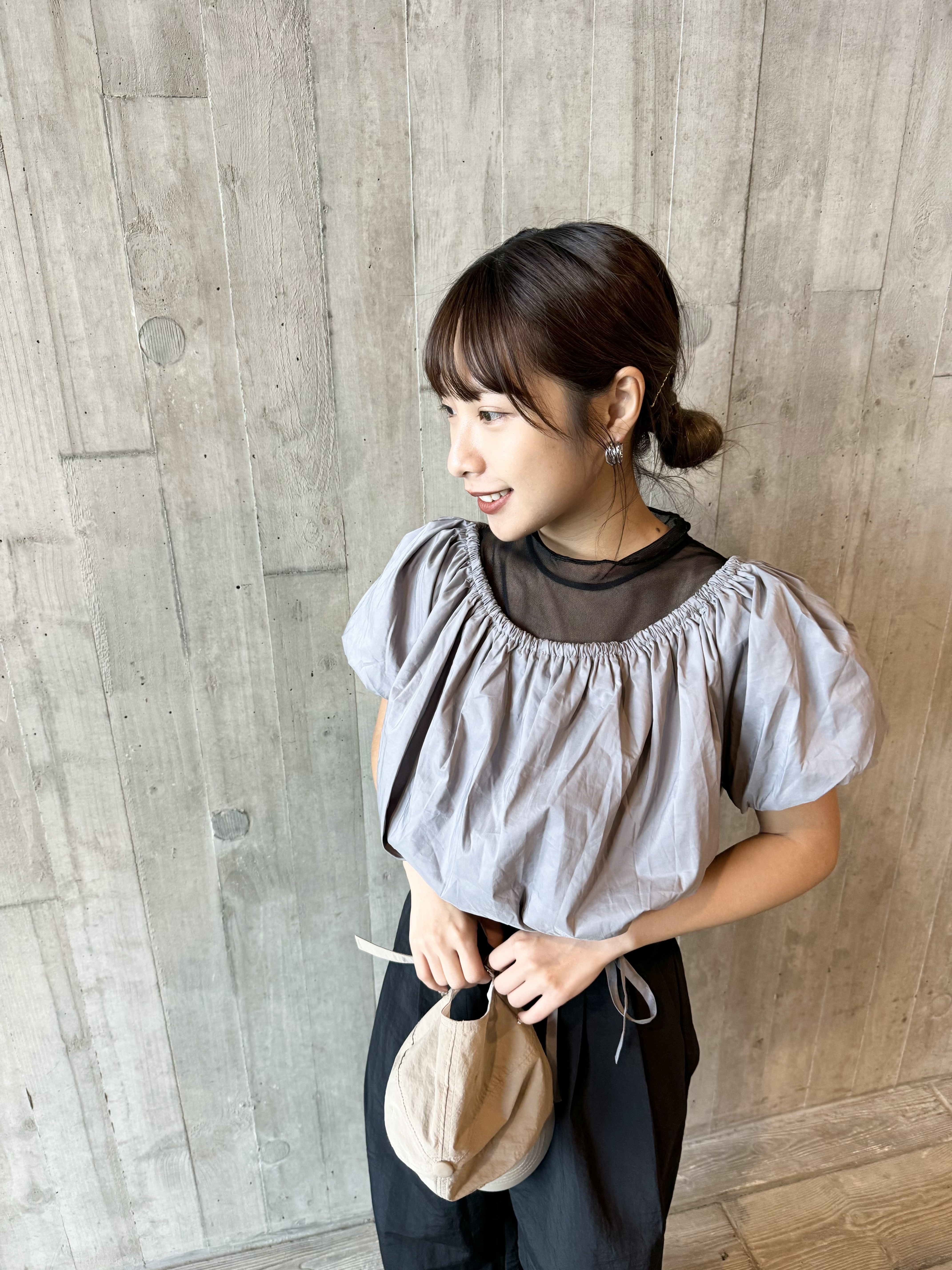 泡泡袖短款配腰帶blouse