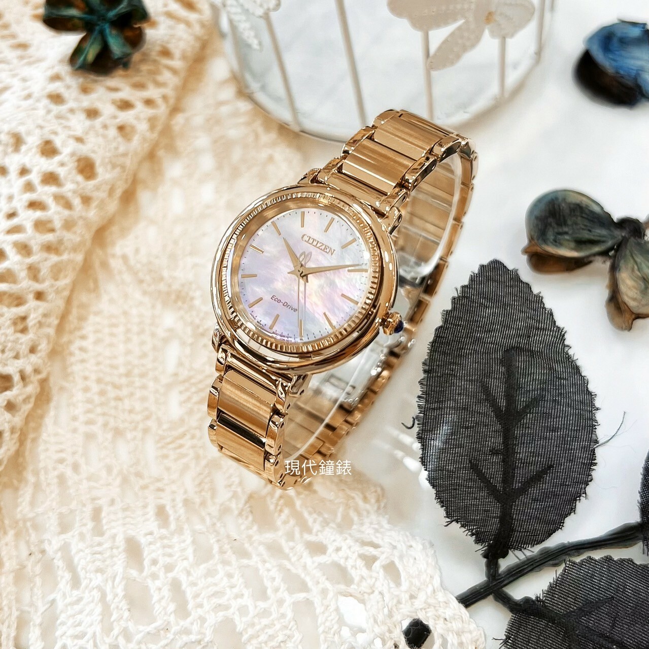 【CITIZEN 星辰】 L系列代言人廣告款光動能珍珠母貝女錶EM1103-86Y  31.2mm 現代鐘錶