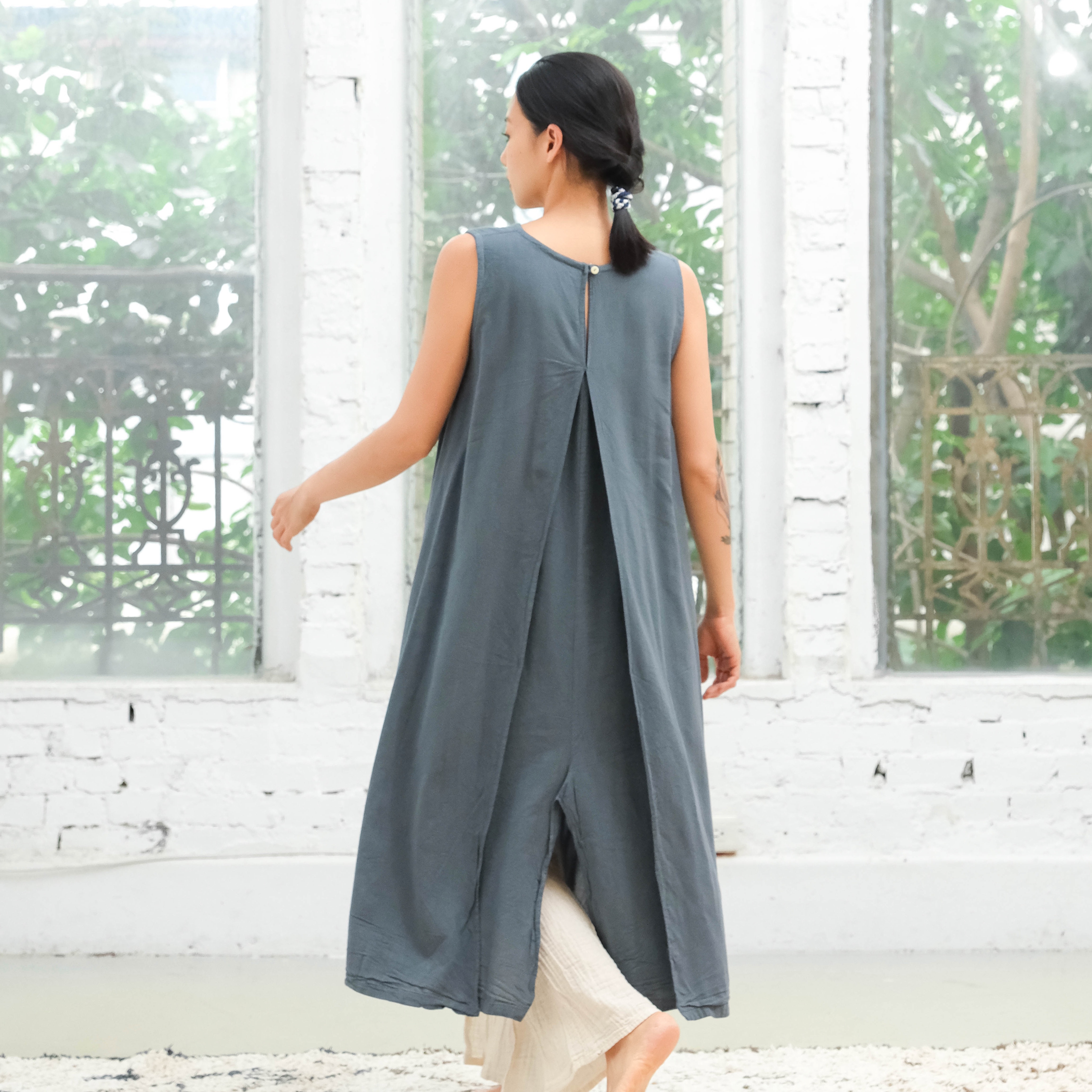 圓領後釦無袖洋裝 / 嫘縈 灰藍