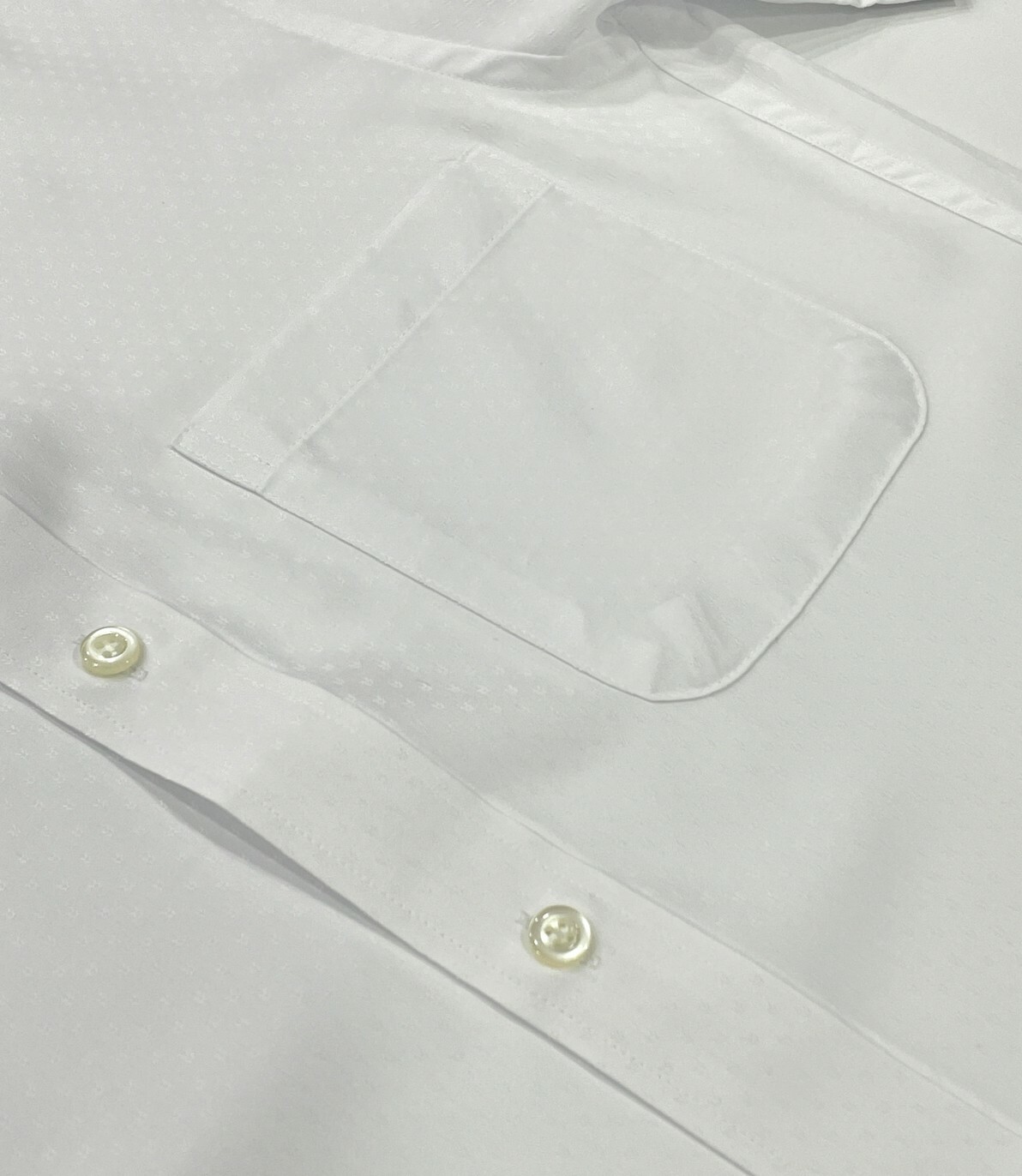 白色緹花短袖襯衫04