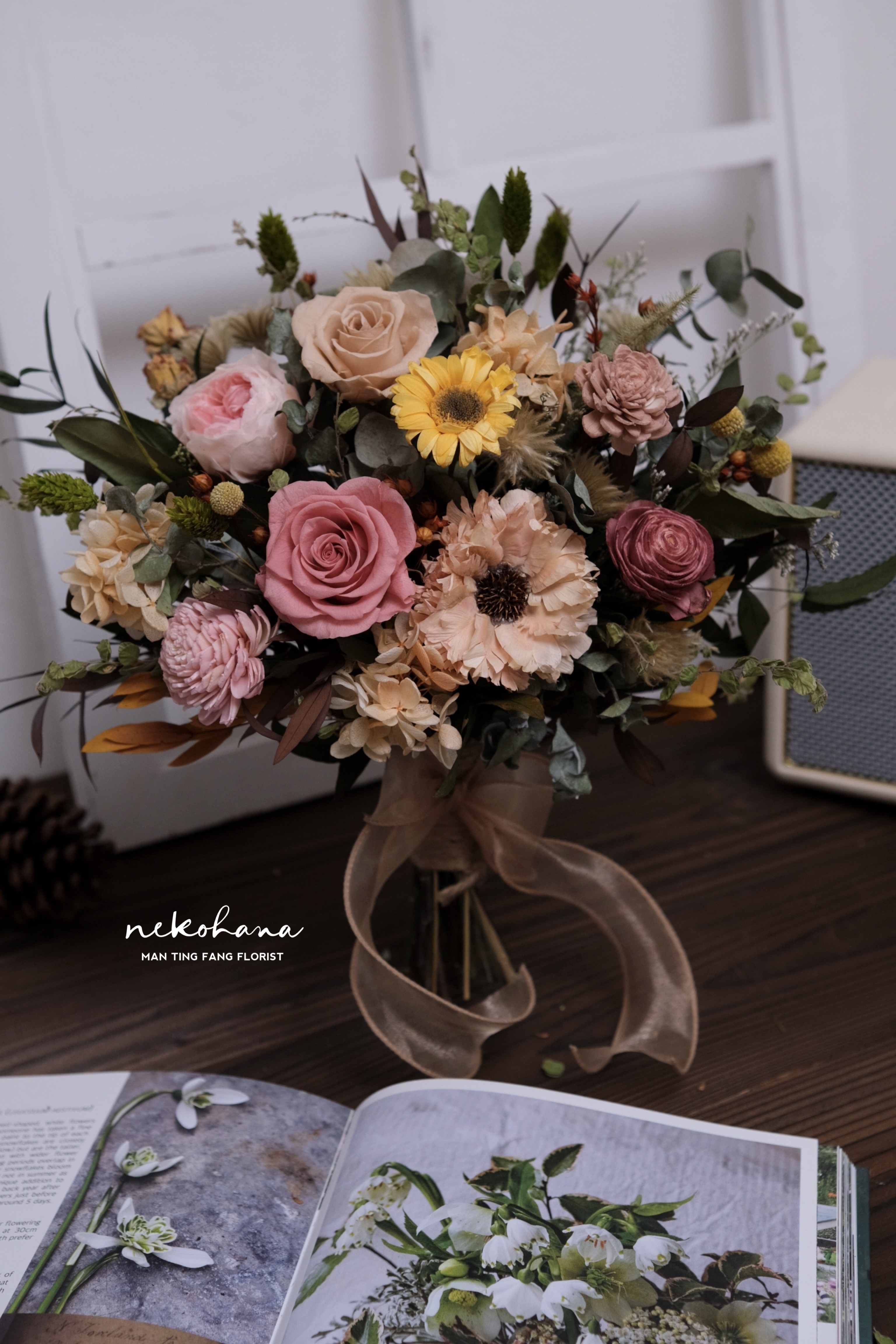 粉橘向日葵永生捧花