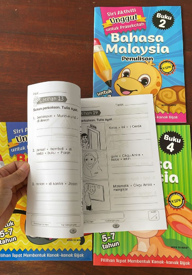 Siri aktiviti unggul Bahasa Malaysia Penulisan 4本