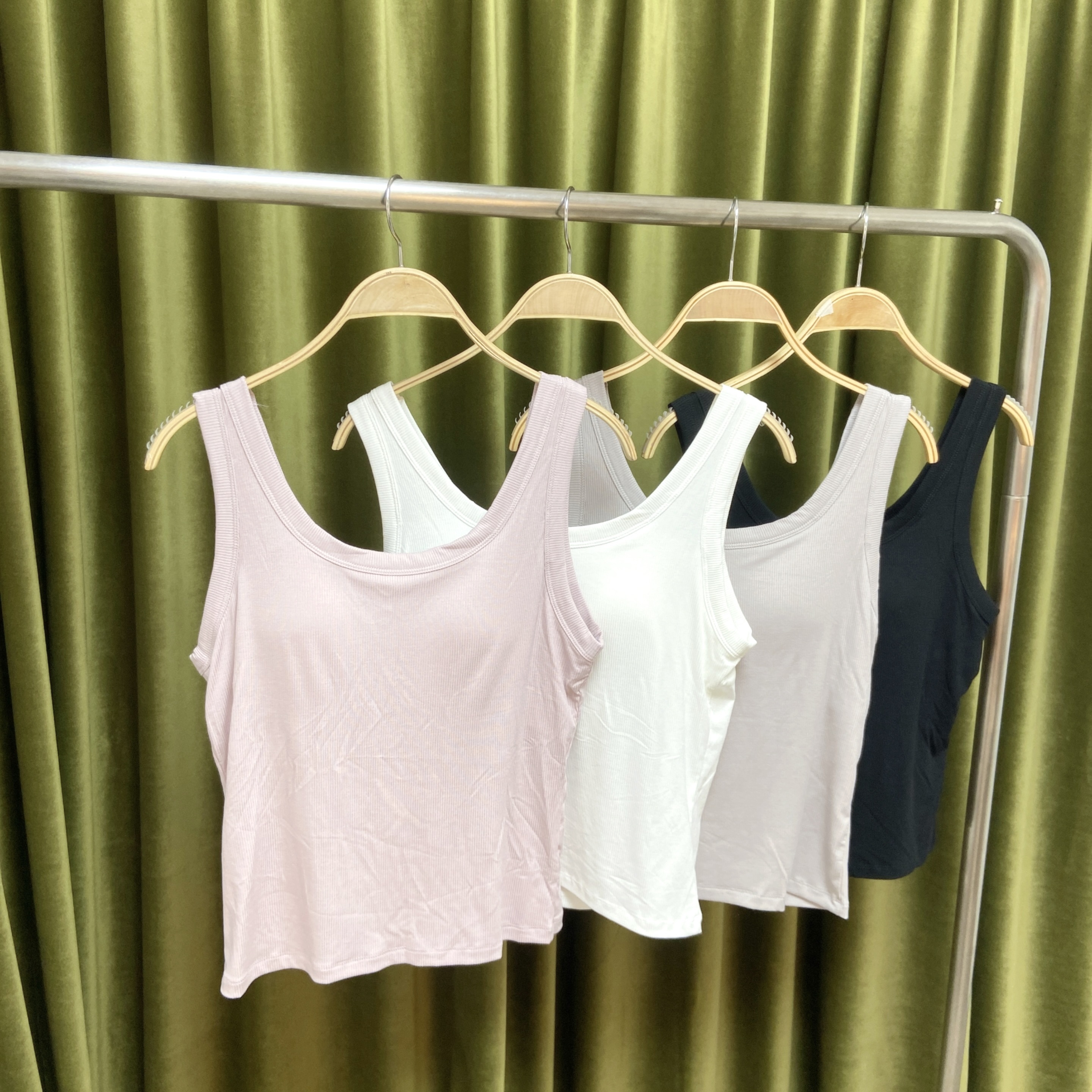 大Size固定杯暗紋紋打底背心 (A39-A42)